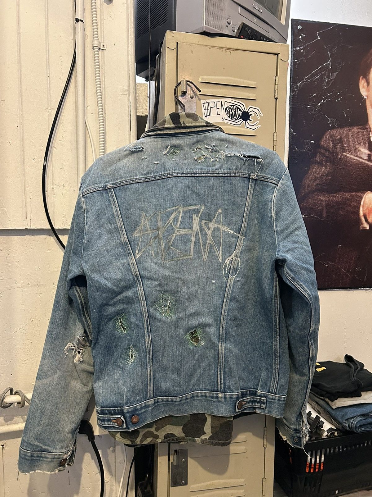 Wrangler Distressed Layered Jean jacket Size US L / EU 52-54 / 3 - 5 Thumbnail