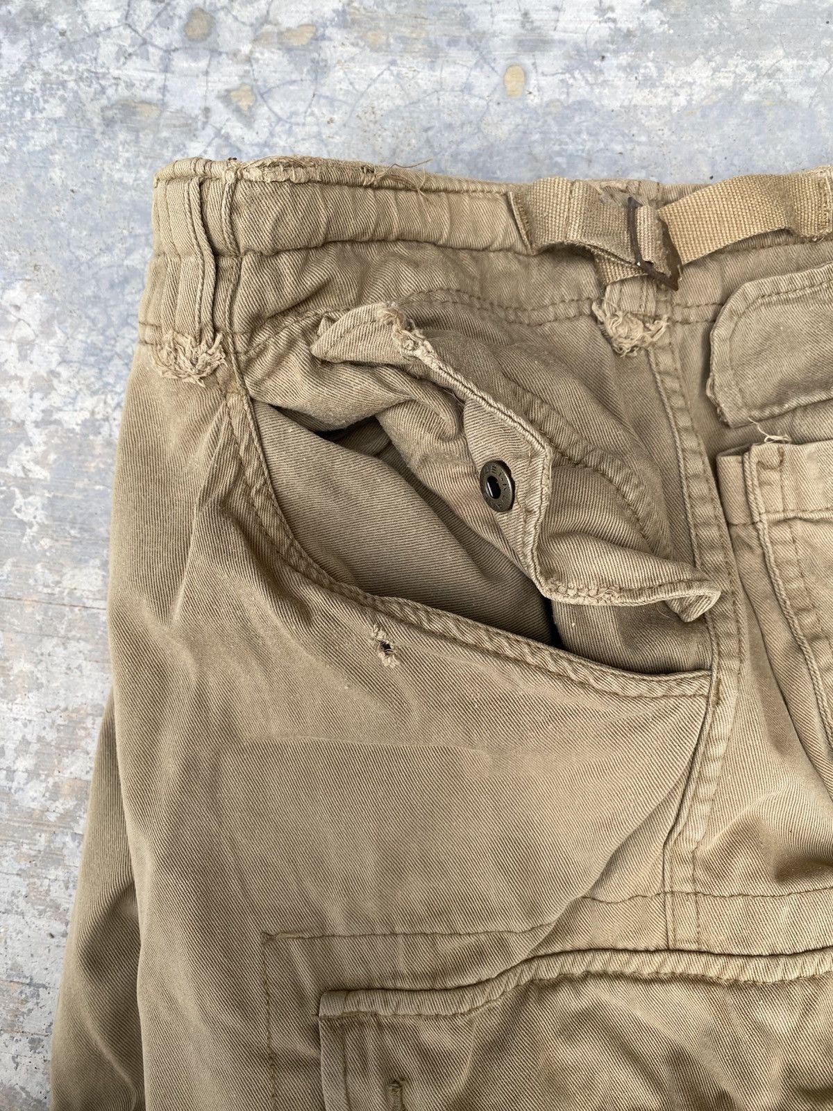 Abercrombie & Fitch Distressed Abercrombie baggy M65 cargo pants Size US 34 / EU 50 - 15 Thumbnail