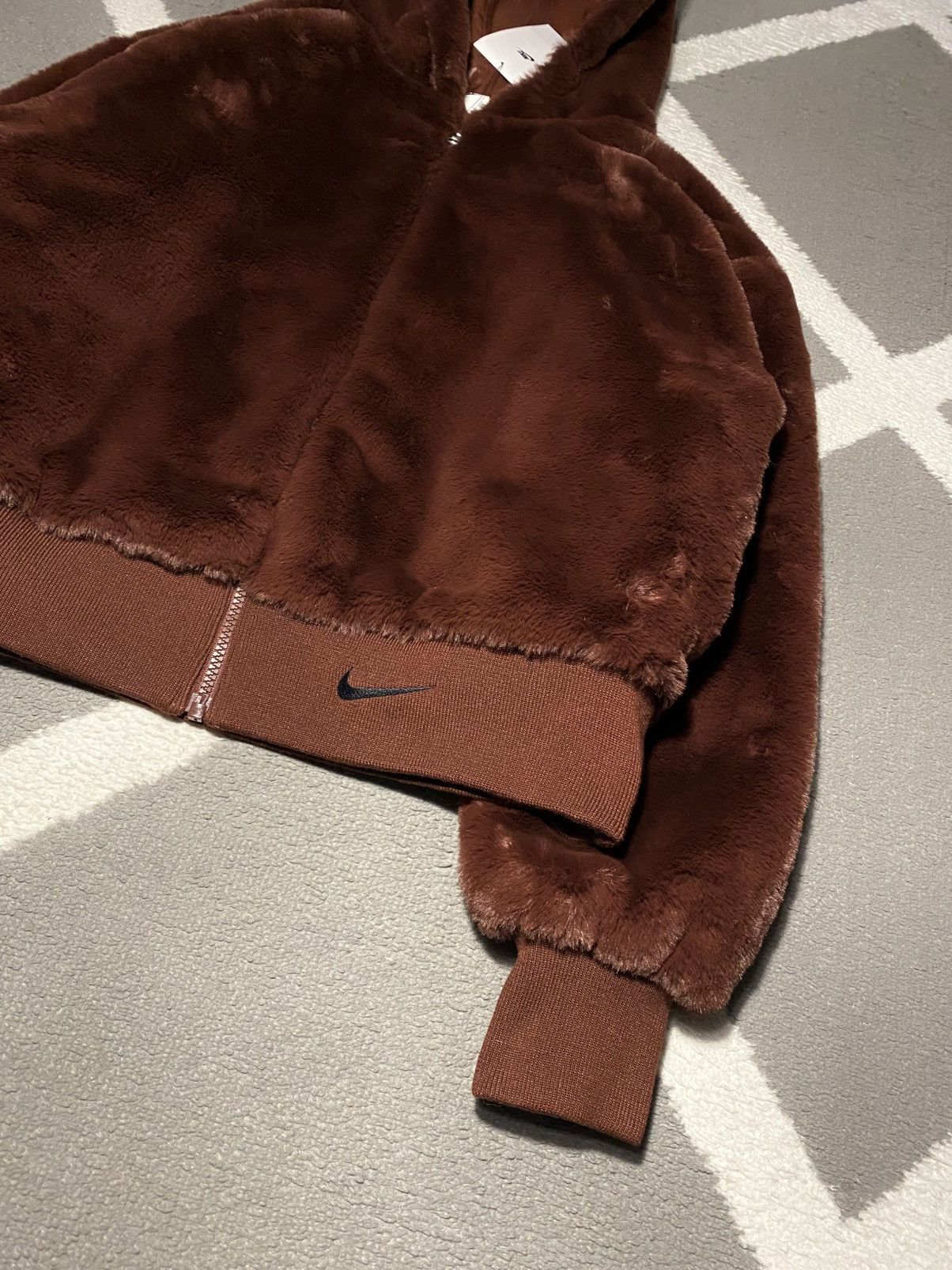 Nike Nike Essentials Faux Fur Swoosh Bomber Jacket women’s M BNWT Size M / US 6-8 / IT 42-44 - 9 Thumbnail