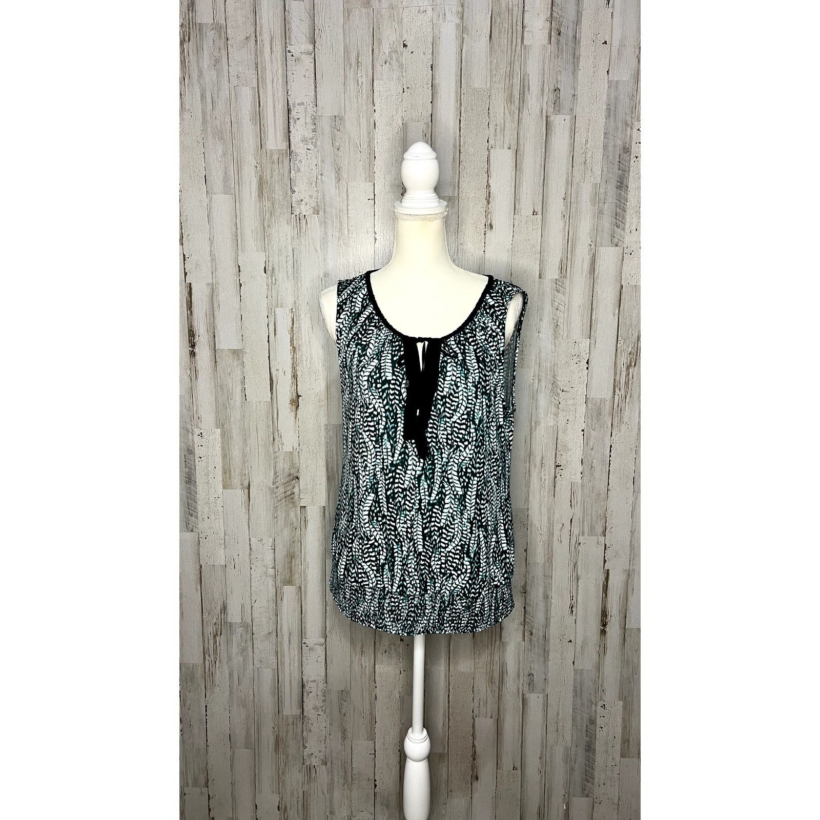 White House Black Market White House Black Market Women's Sleeveless Blouse Medium Size M / US 6-8 / IT 42-44 - 1 Thumbnail