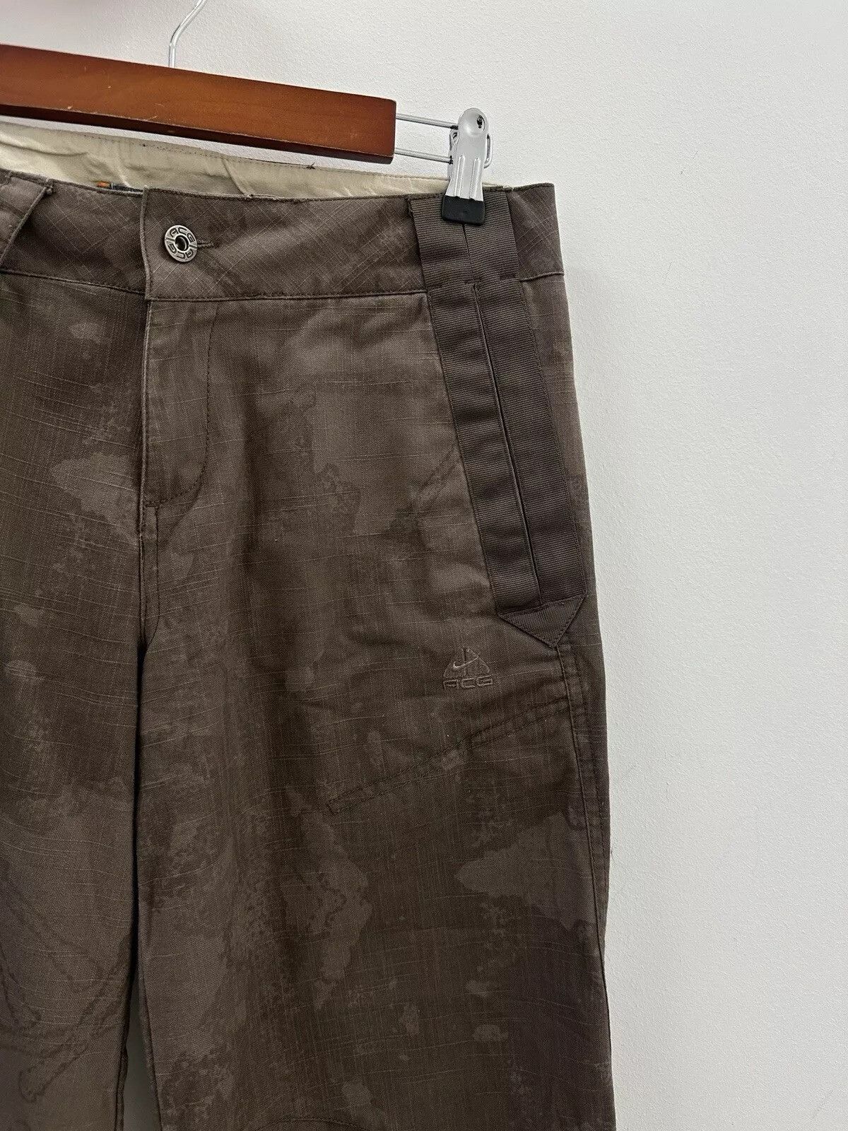 Nike Vintage Nike Acg 2000s Y2k Wide Baggy Pants Pocket Camo Size 27" / US 4 / IT 40 - 4 Thumbnail