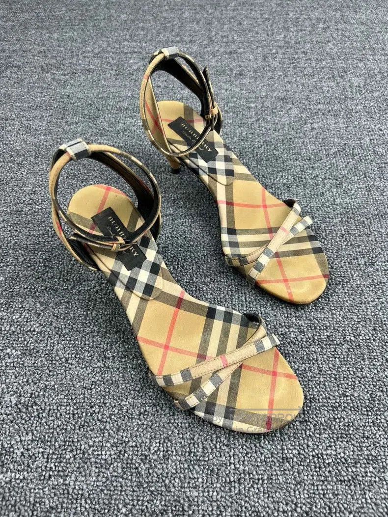 Burberry Burberry Classic Check Pattern Sandals. Size US 5 / EU 37 - 2 Thumbnail