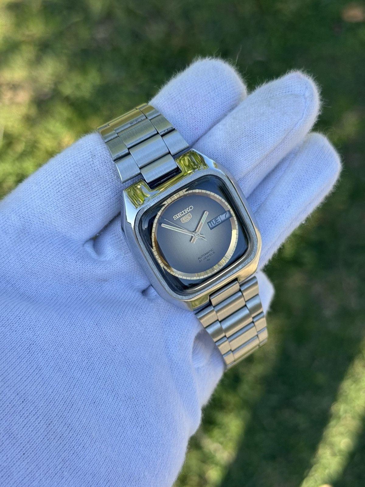 Seiko Vintage Seiko 5 Automatic Watch: smoke-grey Dial, mens watch Size 36 - 11 Thumbnail
