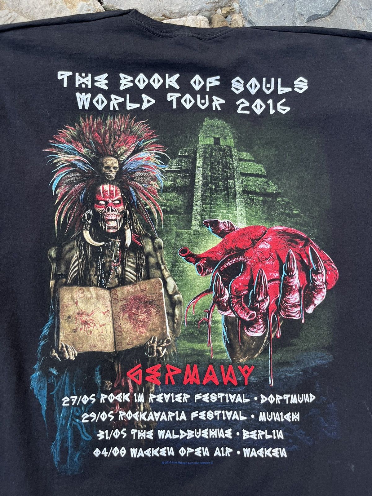 Band Tees × Iron Maiden × Vintage Vintage Iron Maiden Germany flag the book of souls tour tee Size US XL / EU 56 / 4 - 18 Thumbnail