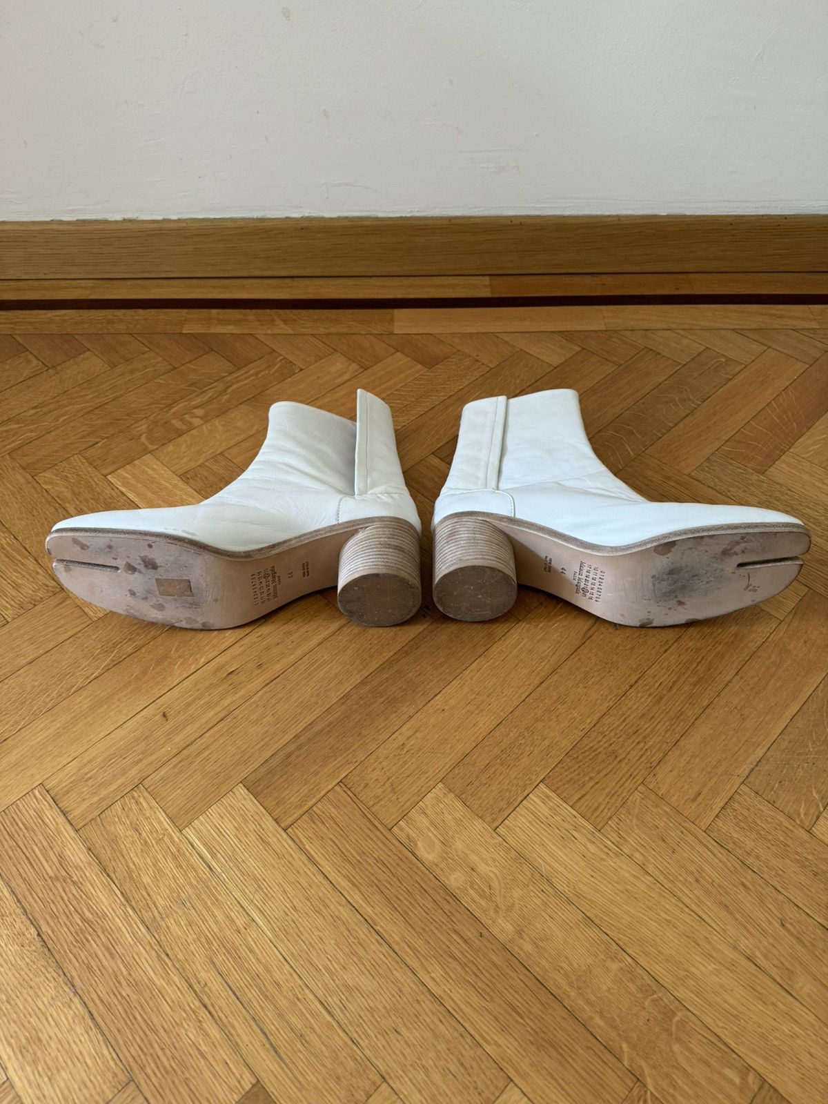 MAISON MARGIELA white ankle tabi