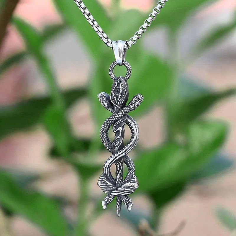 Jewelry Retro 3D Snake Eye Necklace 2025 in Silver, Men's
