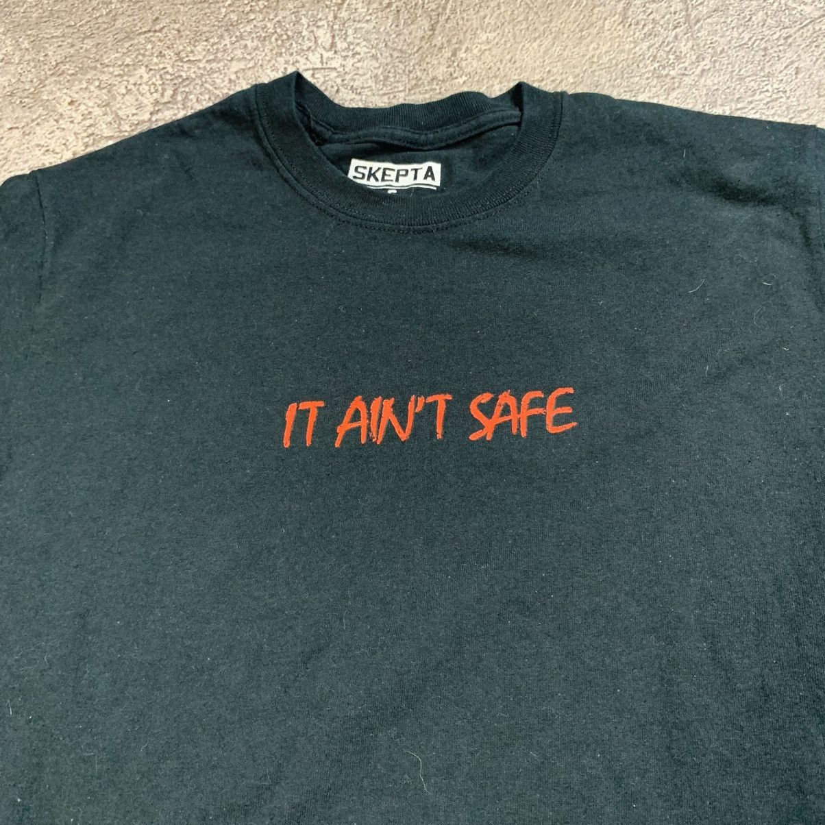 Vintage Y2K Skepta Graphic Tee Aint Safe Streetwear Black Relaxed S Size US S / EU 44-46 / 1 - 3 Thumbnail