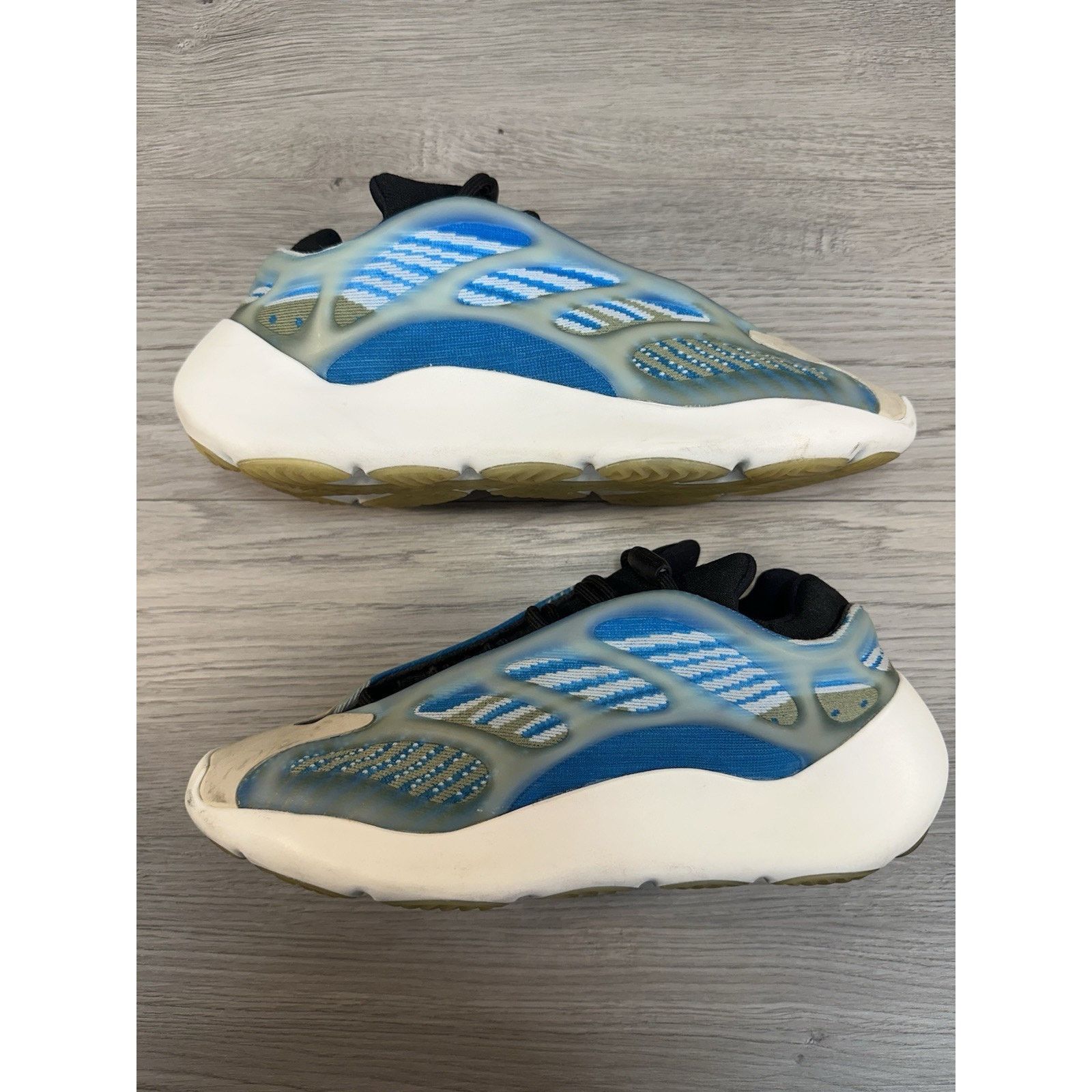 Adidas × Yeezy Adidas Yeezy 700 V3 Arzareth - Size 8 Size US 8.5 / EU 41-42 - 2 Thumbnail