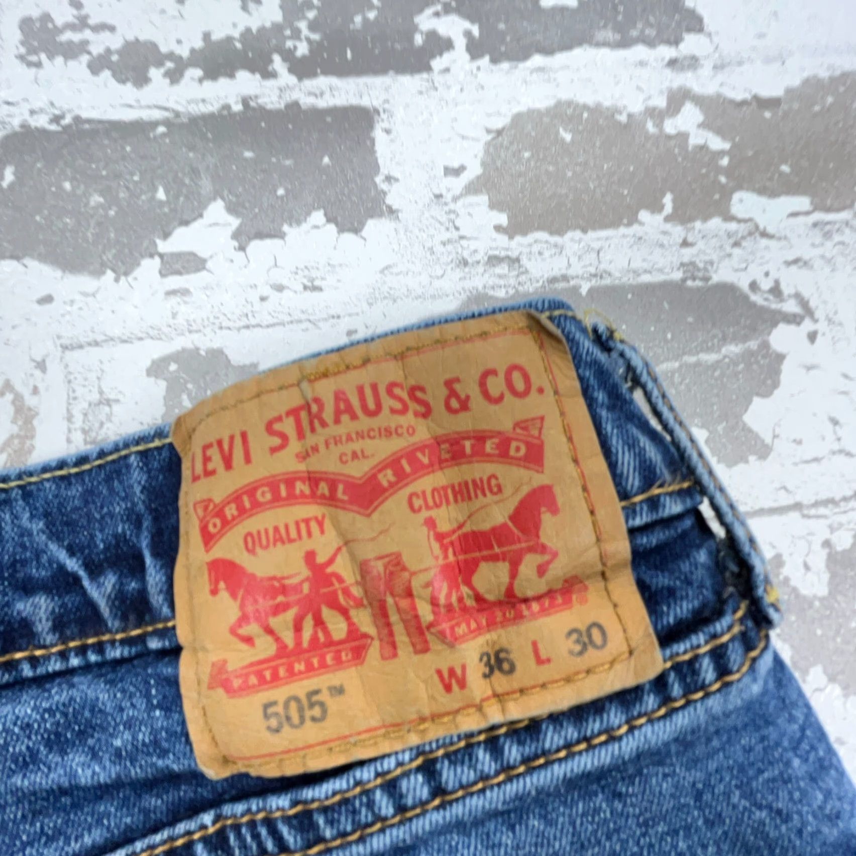 Levi's Levi's 505 Jeans Men 36x32 Straight Regular Fit Medium Wash Blue Denim Pants N/A Size US 36 / EU 52 - 4 Thumbnail