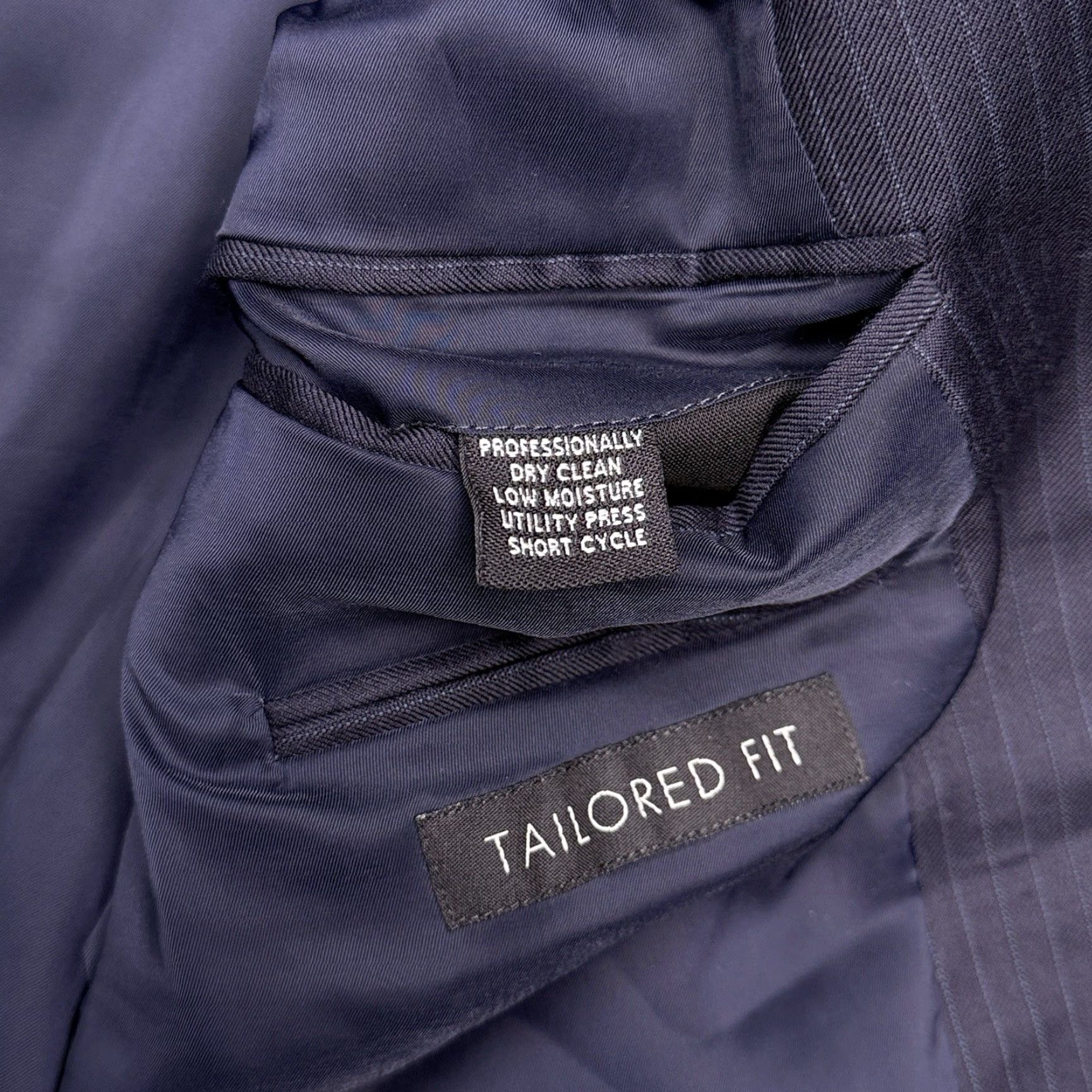 Jos. A. Bank Jos. A. Bank Travelers Collection Suit Jacket 42R Navy Wool Slim Blazer Size 42R - 7 Thumbnail