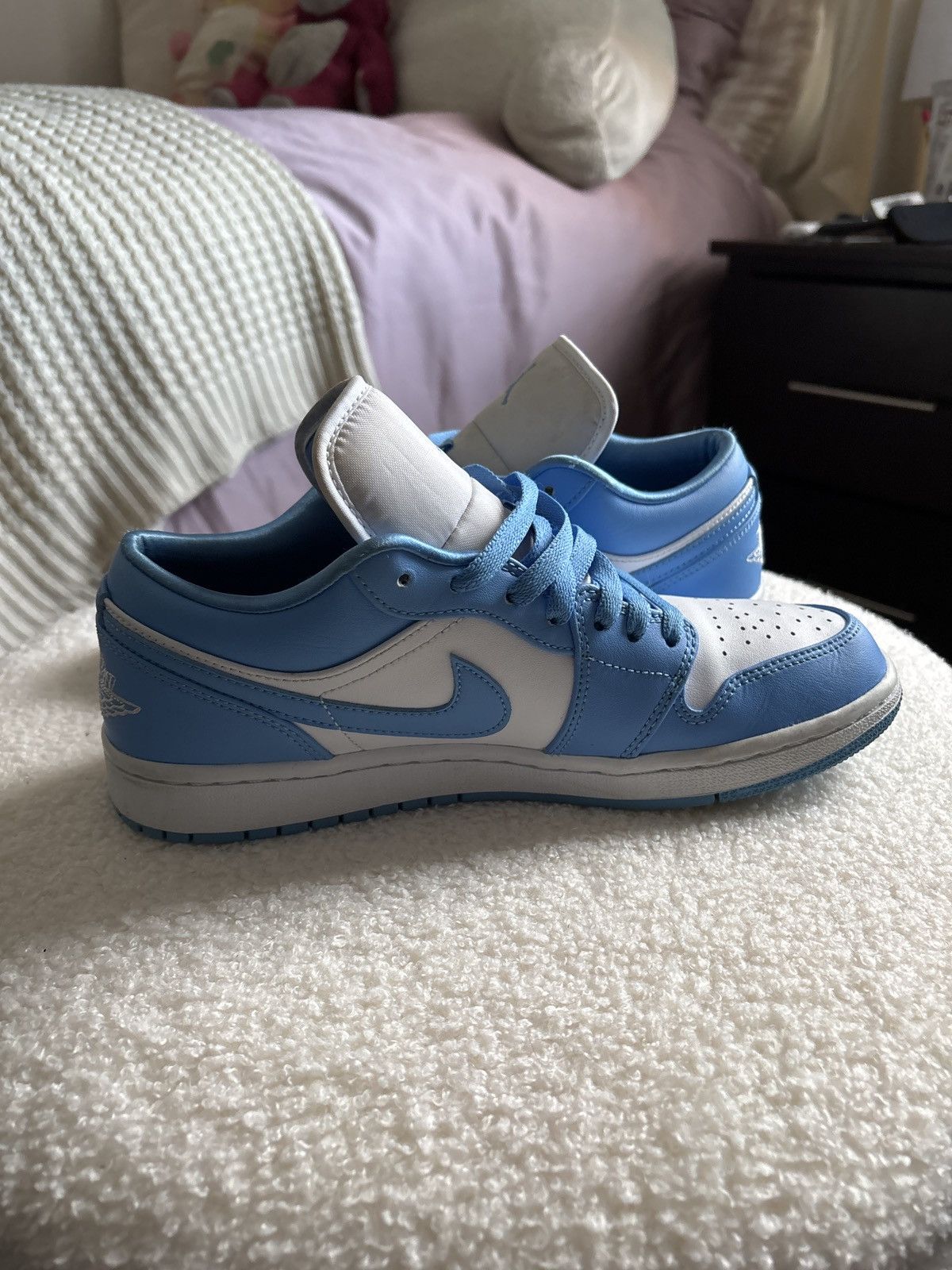 Jordan Brand × Nike UNC WMNS Air Jordan 1s Size US 9.5 / IT 39.5 - 2 Thumbnail