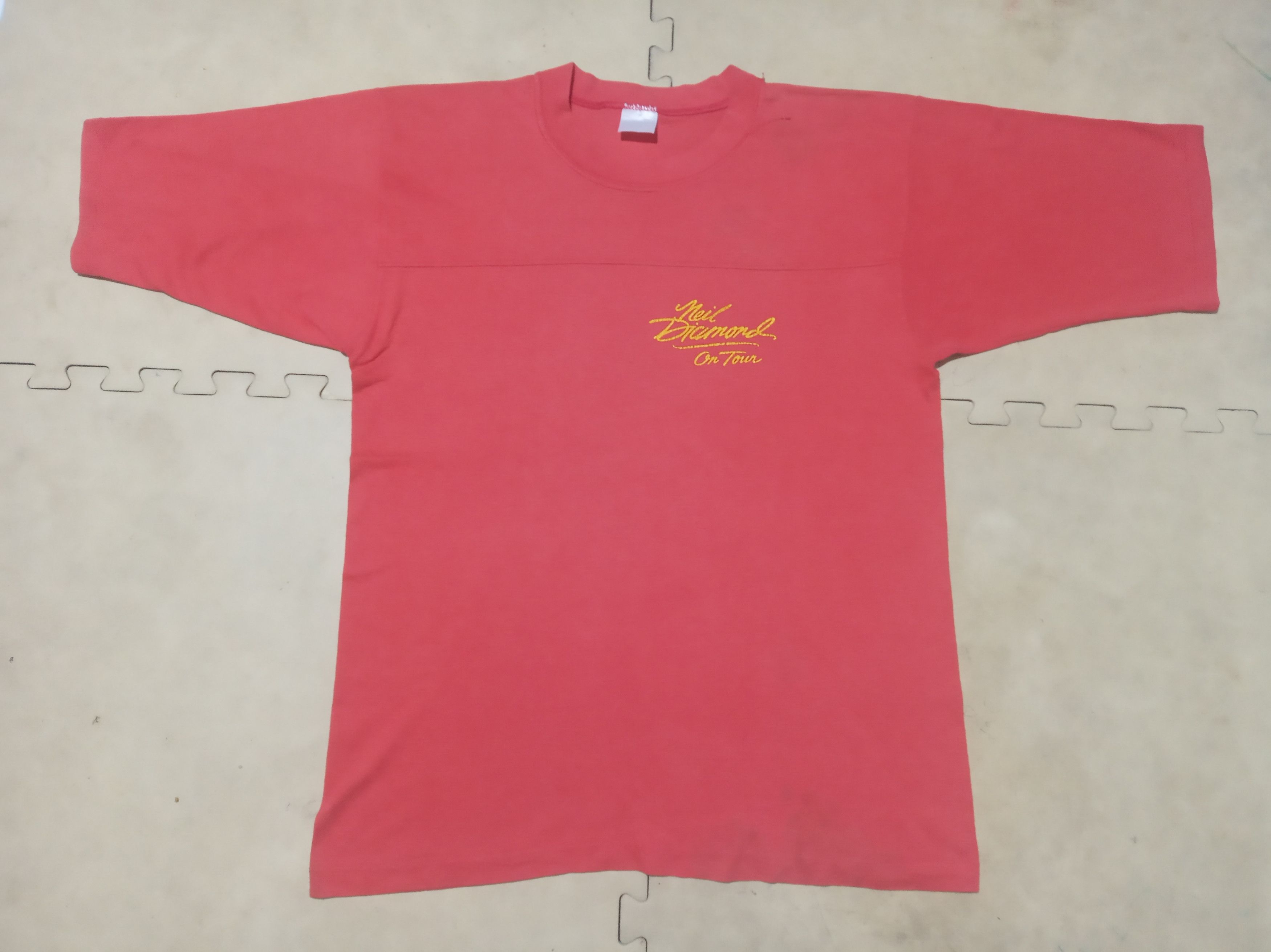 Band Tees Neil Diamond On Tour Size US M / EU 48-50 / 2 - 1 Thumbnail