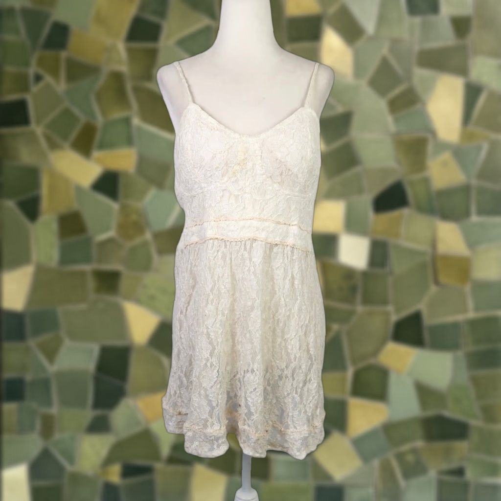 Vintage **Y2K American Rag Cream Smocked Back Lace Tunic Top Size L** User: Vintage American Rag Cream Y2K Smocked Back Lace Tunic Top Size L Size L / US 10 / IT 46 - 1 Thumbnail