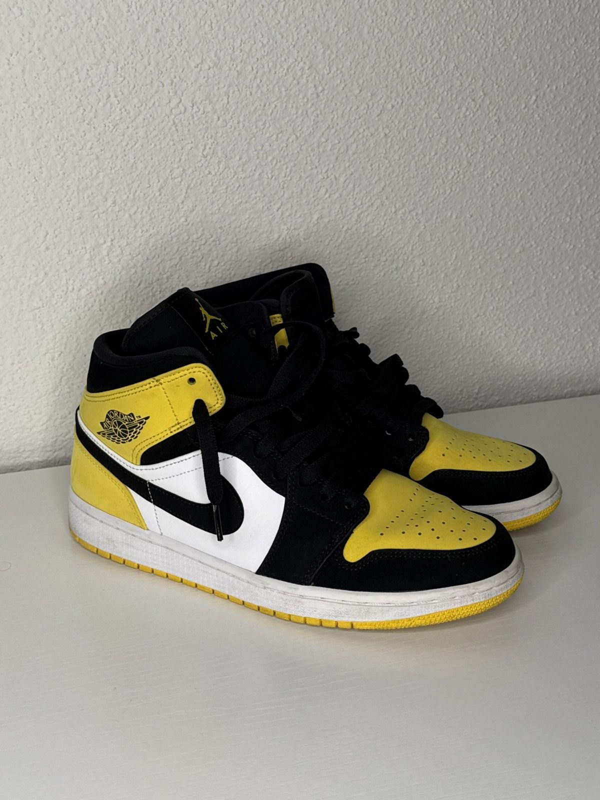 Jordan Brand Jordan 1 Mid Yellow Toe Black Size US 8.5 / EU 41-42 - 1 Thumbnail
