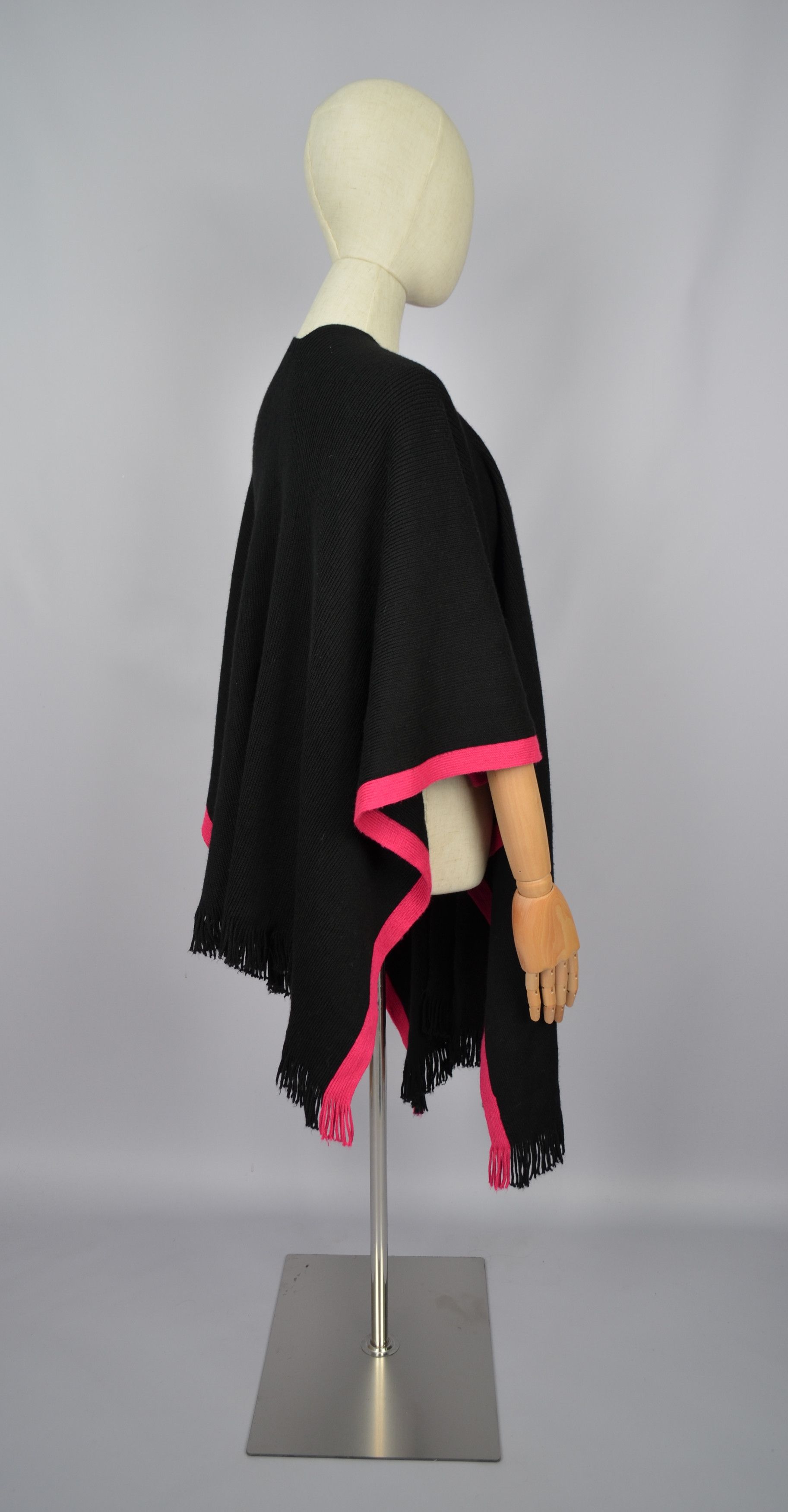 Designer × Moschino Moschino Boutique Larioseta Wool/Acryl Poncho Wrap OS Luxury Size ONE SIZE - 7 Thumbnail