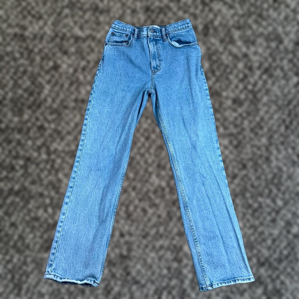 Abercrombie & Fitch Abercrombie & Fitch Ultra High Rise 90s Straight Jeans Size 00/24 Light Wash Blue 5-Pocket Womens Size 24" / US 00 / IT 34 - 1 Thumbnail