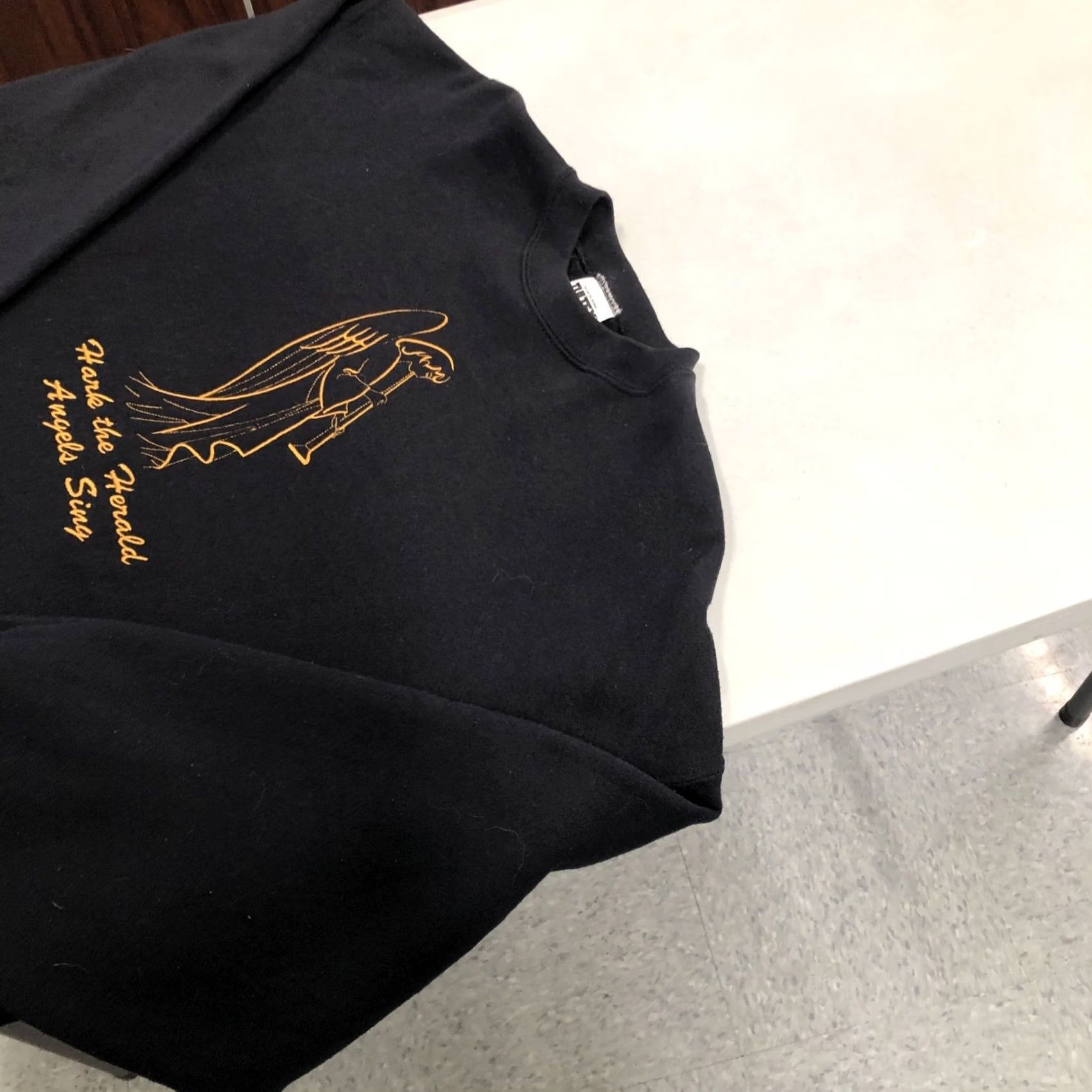 Tultex Vintage 90s Hark the Herald Christmas Sweatshirt Black Gold XL Stitched Tultex Graphic Print Pullover Long Sleeve Crew Neck Sweater Size US XL / EU 56 / 4 - 4 Thumbnail