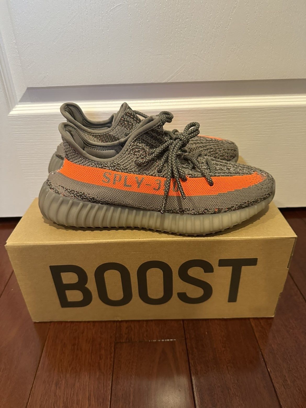 Yeezy Yeezy beluga 9.5 Size US 9.5 / EU 42-43 - 1 Thumbnail