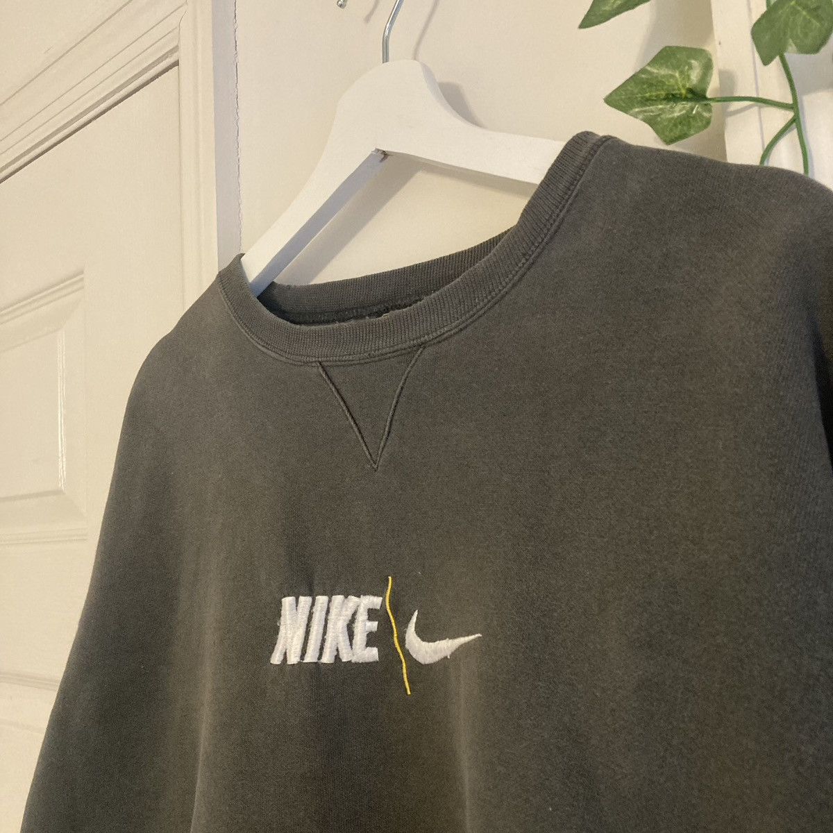 Embroidered 90s sale Nike Center Swoosh Spellout Sweatshirt