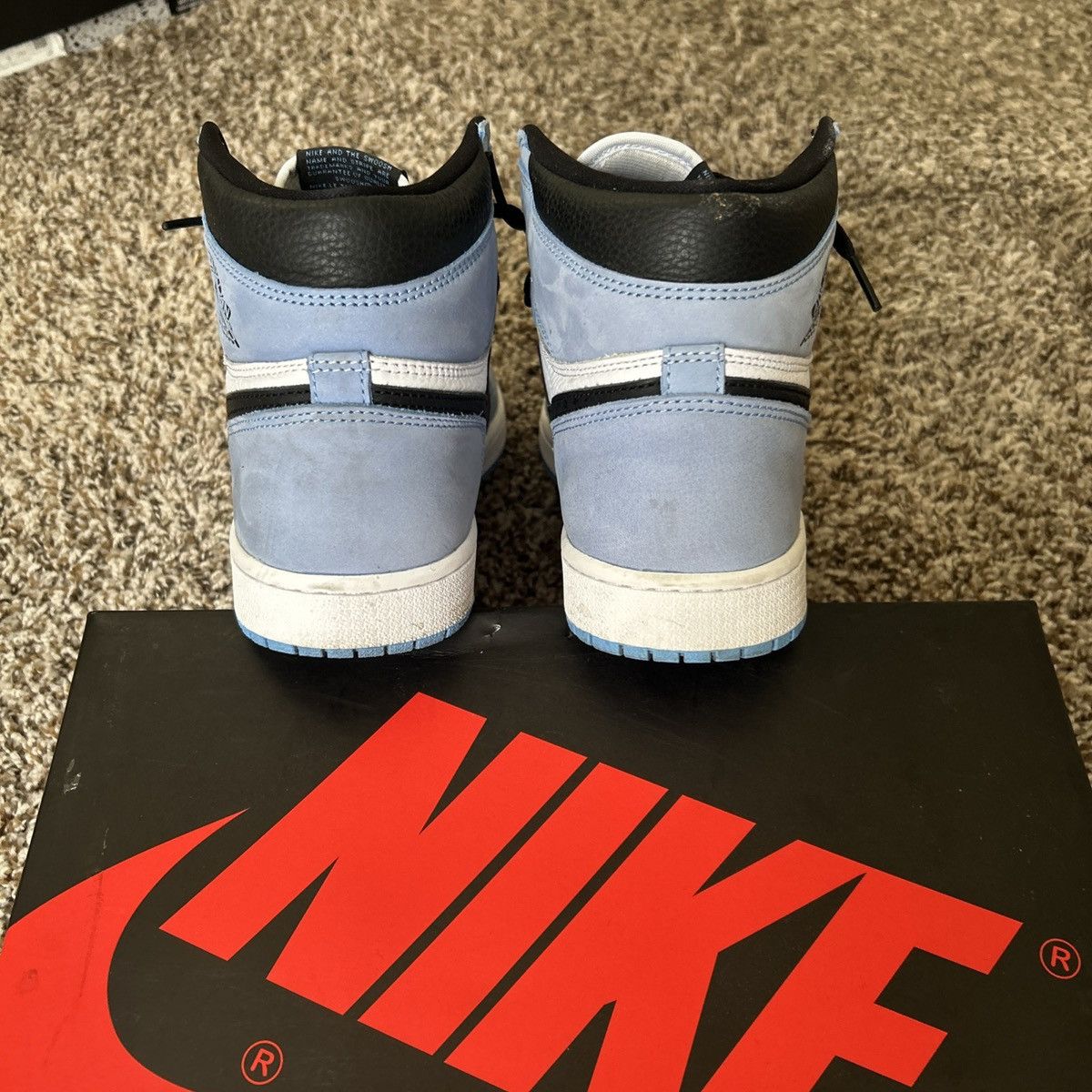 Jordan Brand Air Jordan 1 Retro High OG UNC University Blue Size US 9 / EU 42 - 5 Thumbnail