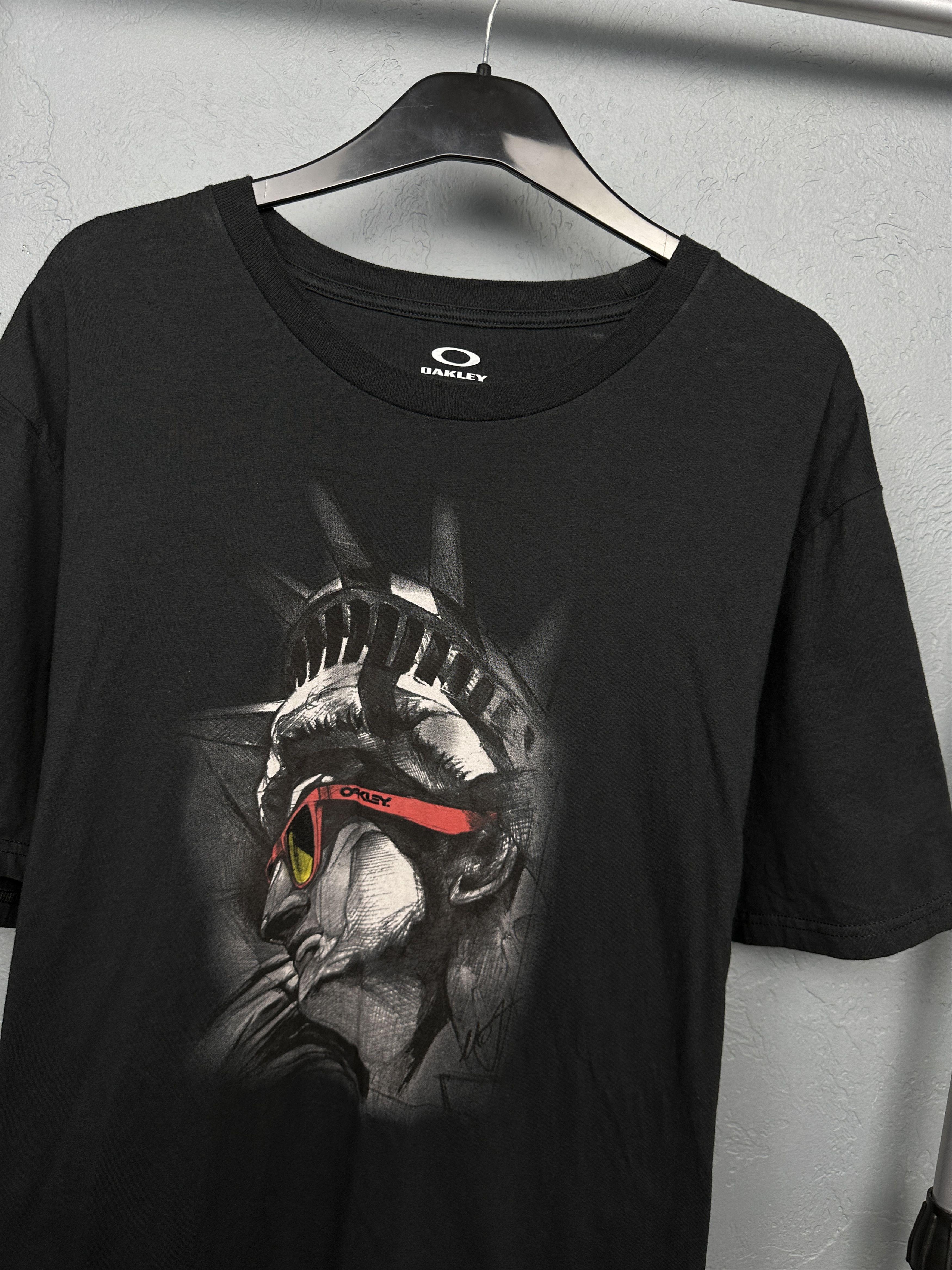 Oakley Oakley Statue of Liberty Mens T-Shirt Size US XXL / EU 58 / 5 - 2 Thumbnail