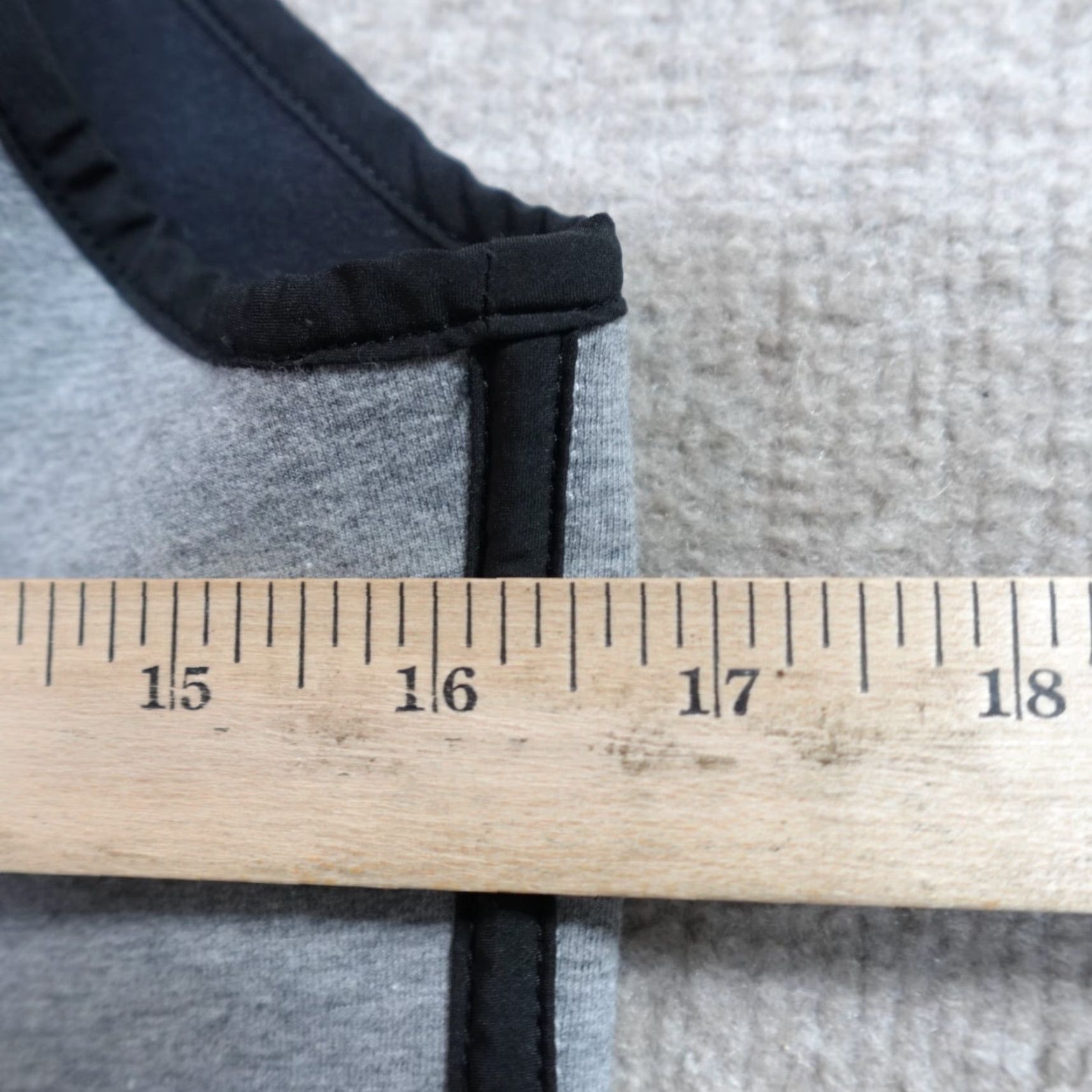 Lululemon Lululemon Vest Small Gray Hooded Reversible Insculpt Jacket Women's S Gray Reversible Activewear 2000s? Size S / US 4 / IT 40 - 4 Thumbnail