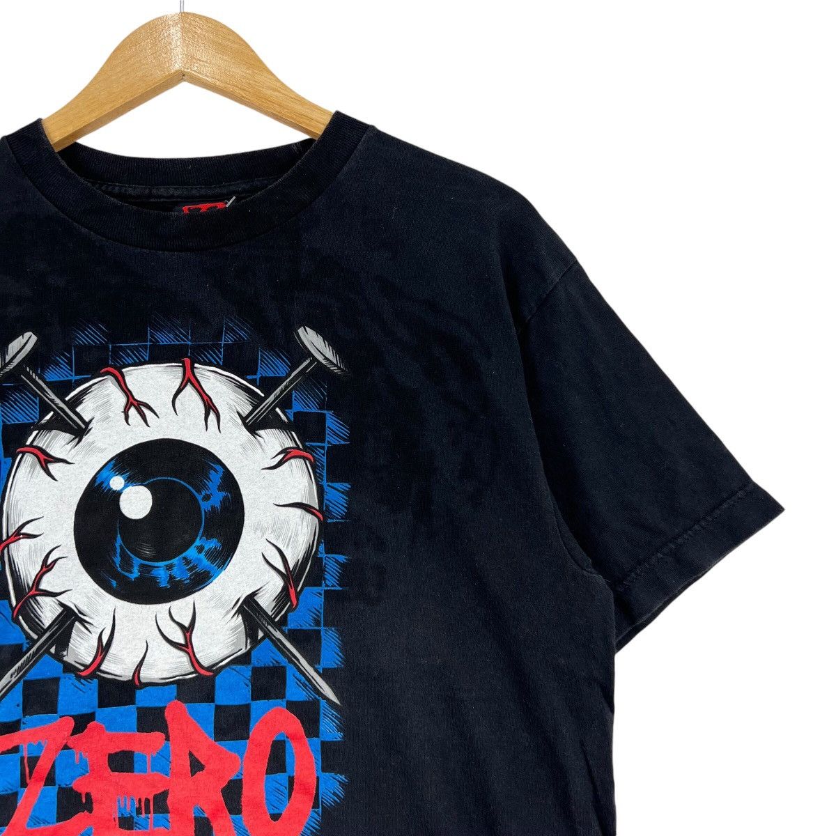 Vintage Vintage 90s ZERO SKATEBOARD Skate Eye Ball Logo T-Shirt Size US M / EU 48-50 / 2 - 4 Thumbnail