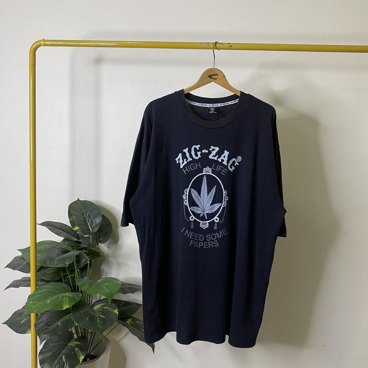 Vintage Y2K West Wear Zig Zag High Life I Need Some Papers T Shirt Size US XXL / EU 58 / 5 - 1 Thumbnail