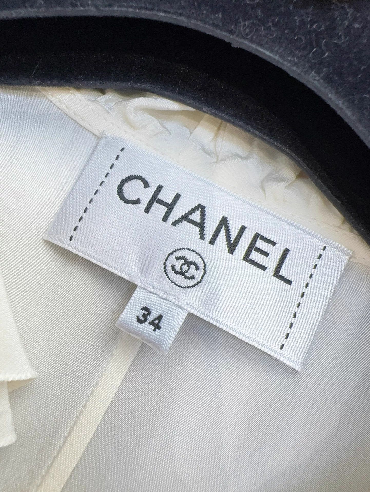 Chanel Chanel 17SS Cream Off-shoulder Ruffle Silk Blouse 34 Size XS / US 0-2 / IT 36-38 - 7 Thumbnail
