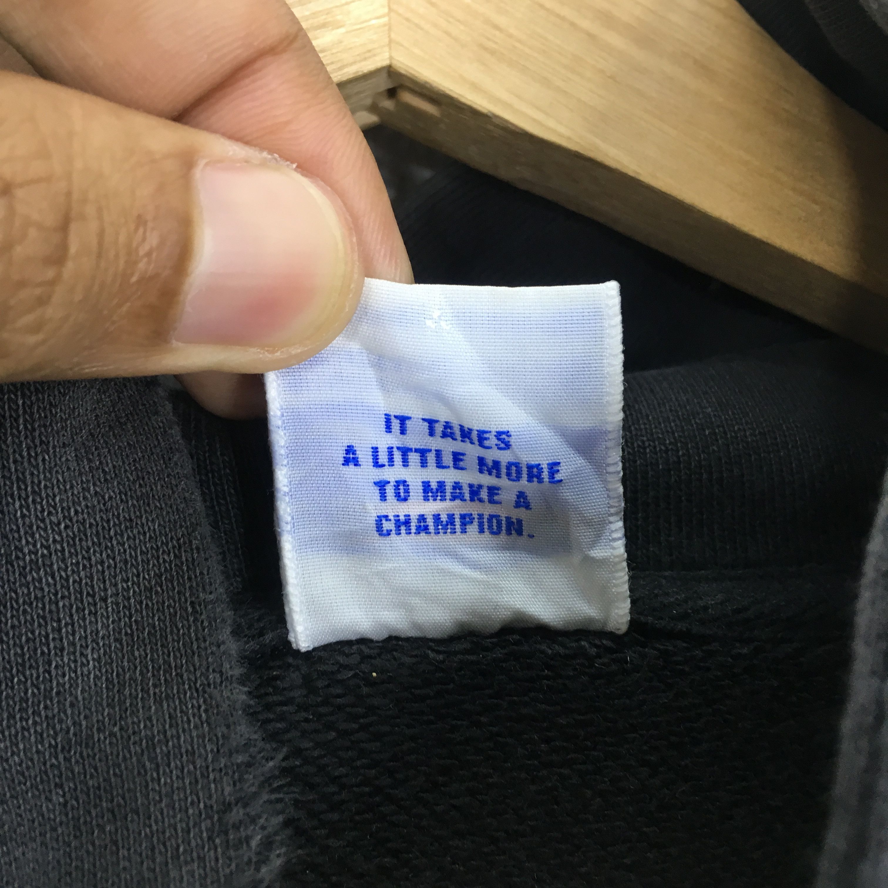 Champion Vintage Champion Black Sweater Large Champion - 365 Size US L / EU 52-54 / 3 - 12 Thumbnail