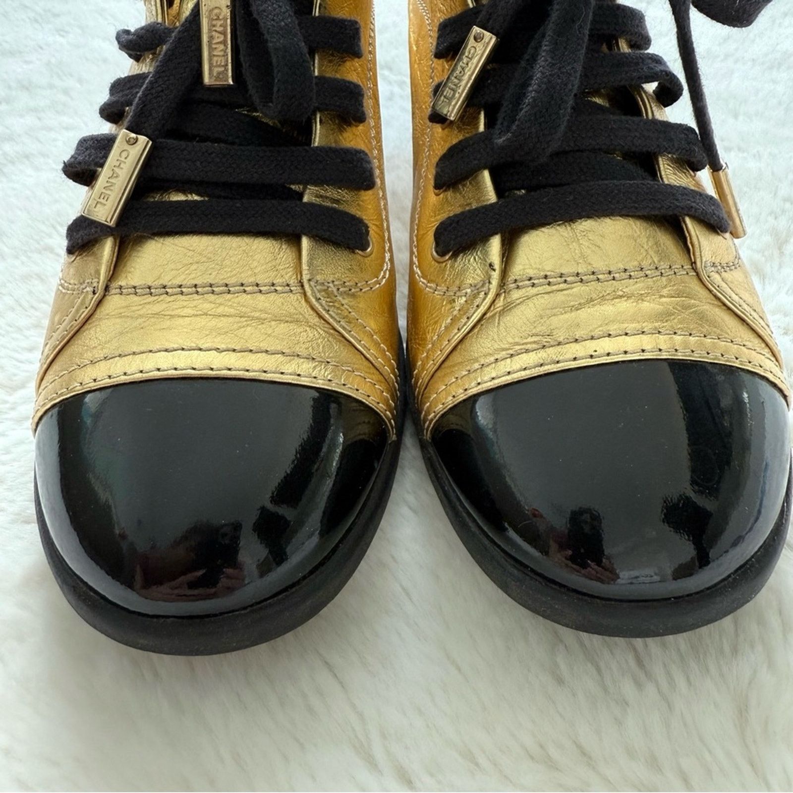 Chanel CHANEL women gold sneakers size 38,5 EU Authentic Size US 8.5 / IT 38.5 - 4 Thumbnail