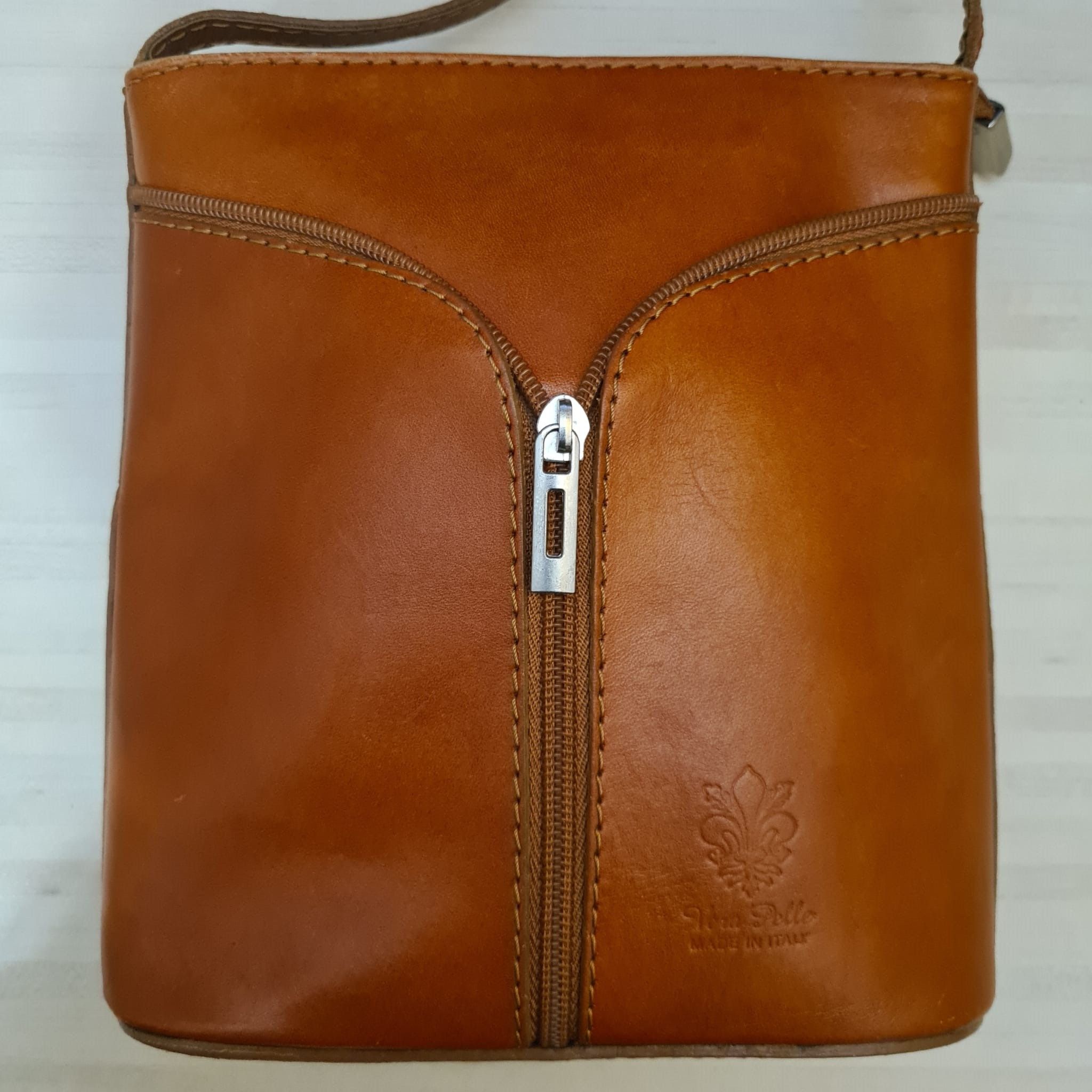 Vera Pelle Vera Pelle Vintage Genuine Leather Crossbody Bag - As New Size ONE SIZE - 1 Thumbnail