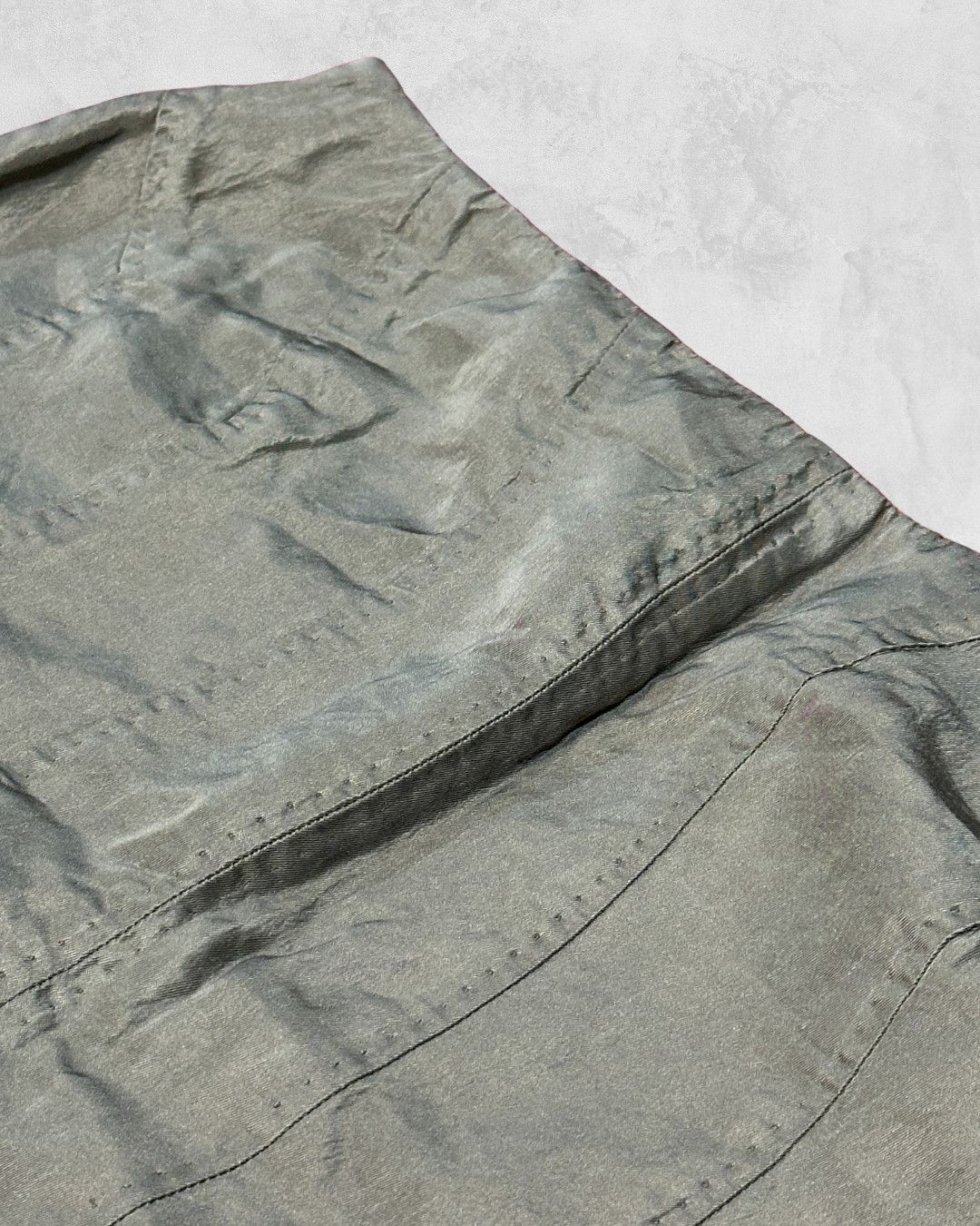 Gucci S/S 2003 by Tom Ford Silk Fatigue Skirt Size 26" / US 2 / IT 38 - 9 Thumbnail