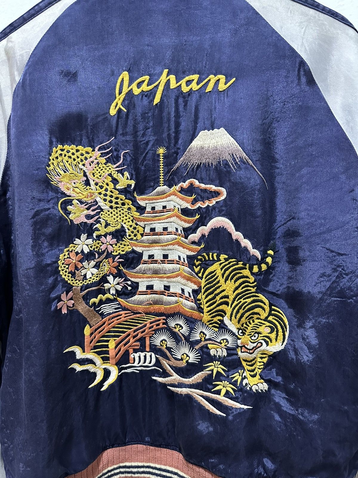 Vintage Vintage Sukajan Jacket Embroidery Tiger And Dragon Distress Size US M / EU 48-50 / 2 - 6 Thumbnail