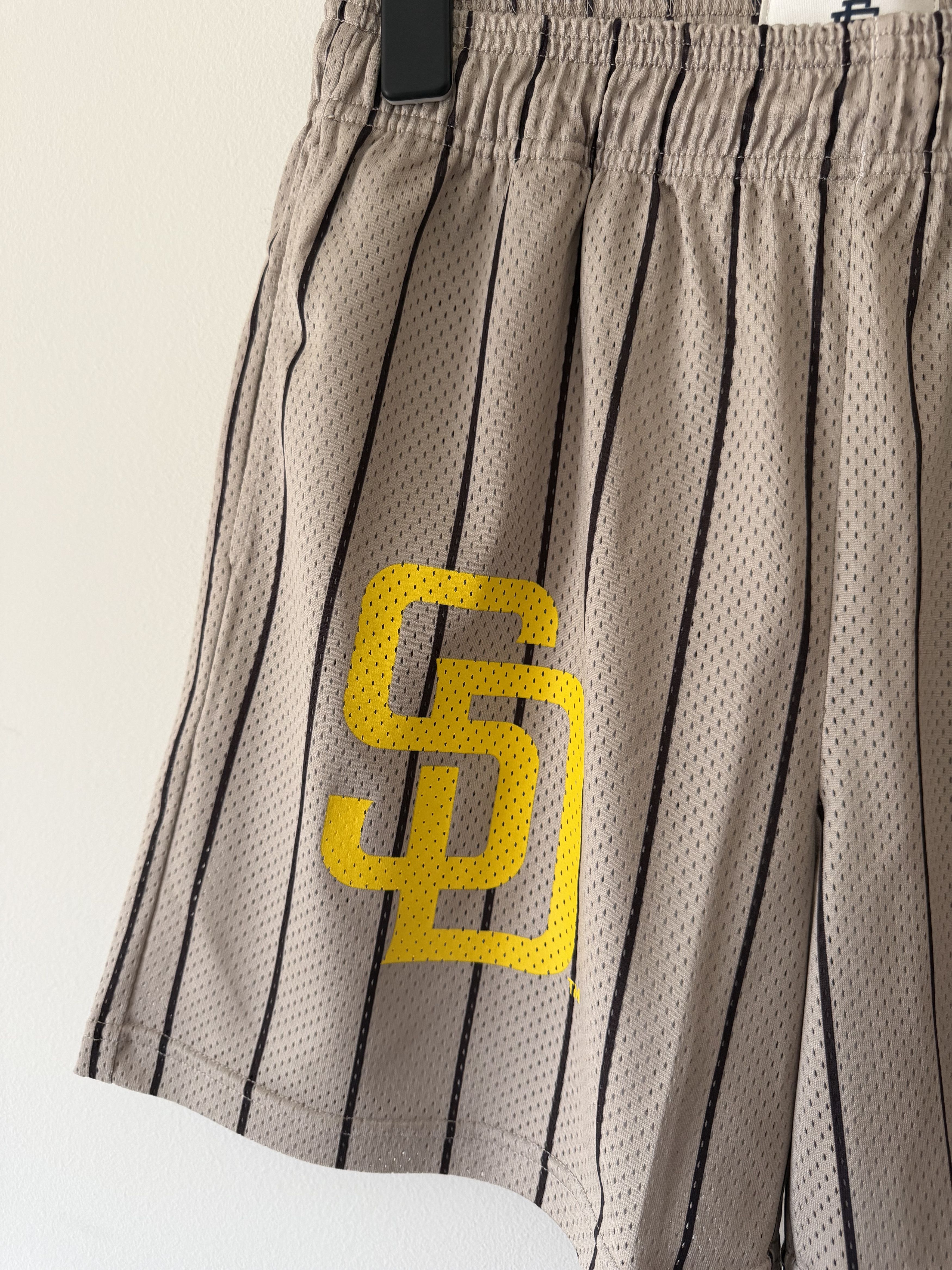 Eric Emanuel × MLB Eric Emanuel EE Basic San Diego Padres Shorts in Tan Size US 34 / EU 50 - 2 Thumbnail