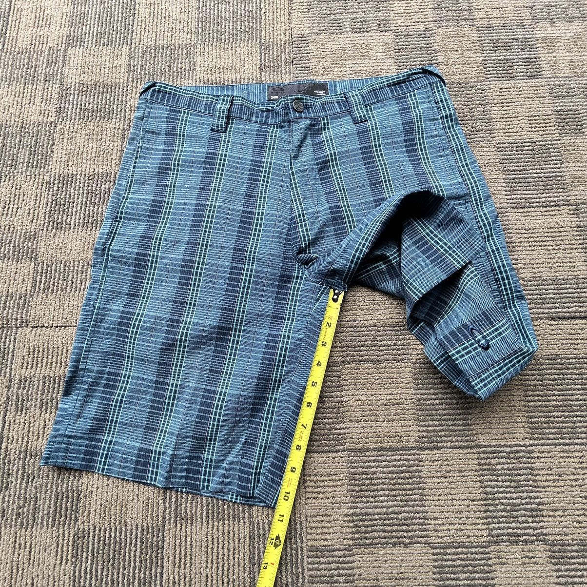 Oakley Oakley Blue Plaid Chino Shorts Size US 34 / EU 50 - 7 Thumbnail