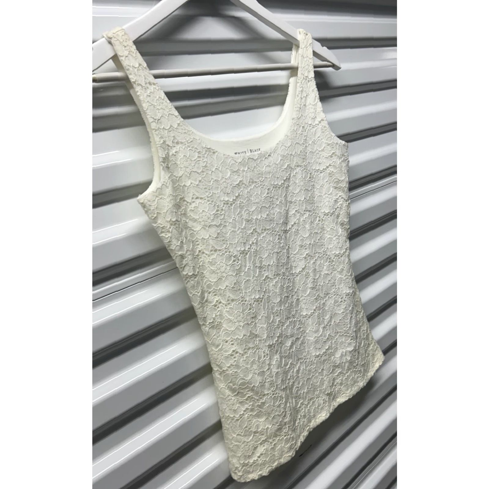 White House Black Market White House Black Market Blouse Women Tank Sleeveless Ecru Floral Embroidered Stretch XS Jersey Round Neck Size XS / US 0-2 / IT 36-38 - 3 Thumbnail