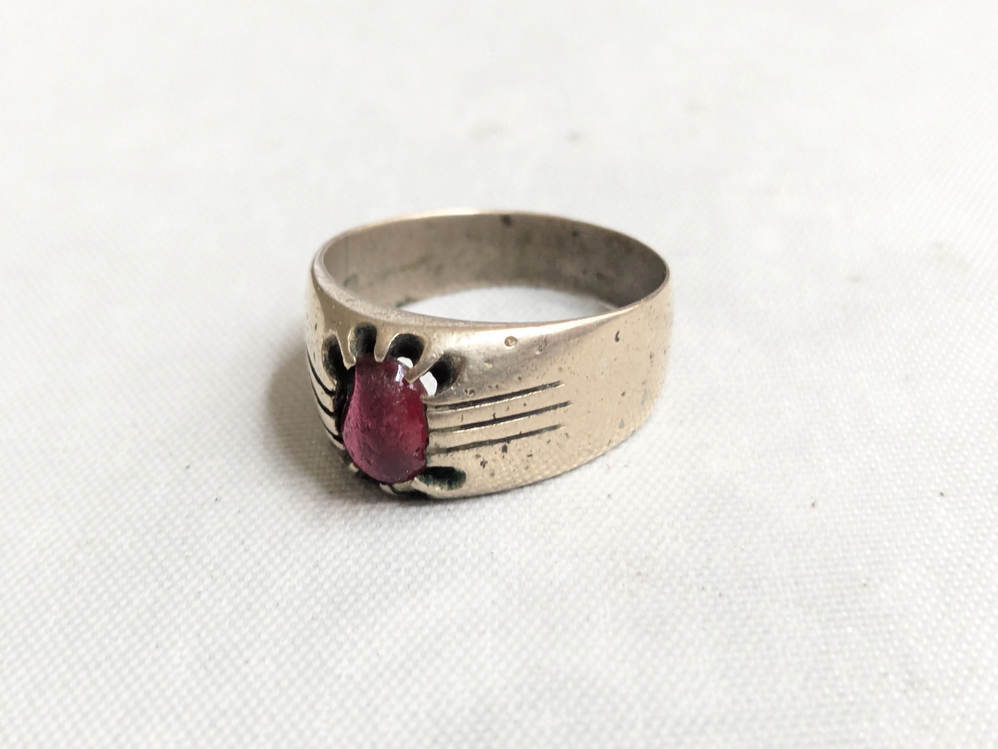 Jewelry Vintage Ring Red Glass Size 10.75 Size ONE SIZE - 3 Thumbnail