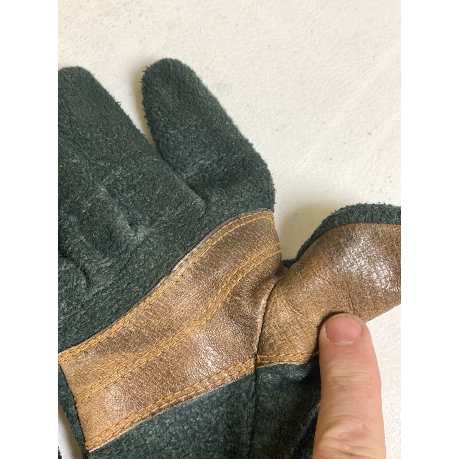 Salomon VINTAGE Salomon Gloves Mens Medium Green Fleece Leather Casual Ski Glove Size US M / EU 48-50 / 2 - 3 Thumbnail