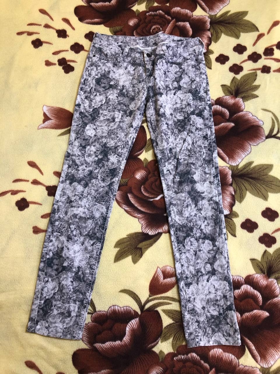 Escada Vintage Escada Super Skinny Jeans Grey Floral Jegging Size 25" / US 0 / IT 36 - 13 Thumbnail