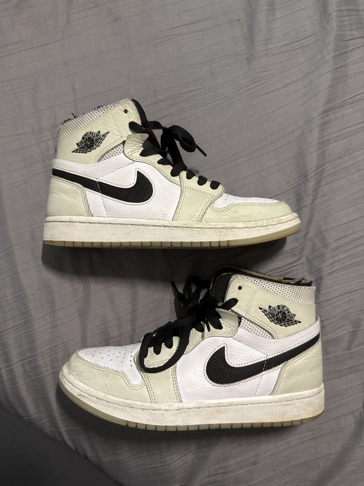 Nike Women’s air Jordan 1 high zoom comfort in light bone Size US 7.5 / IT 37.5 - 1 Thumbnail