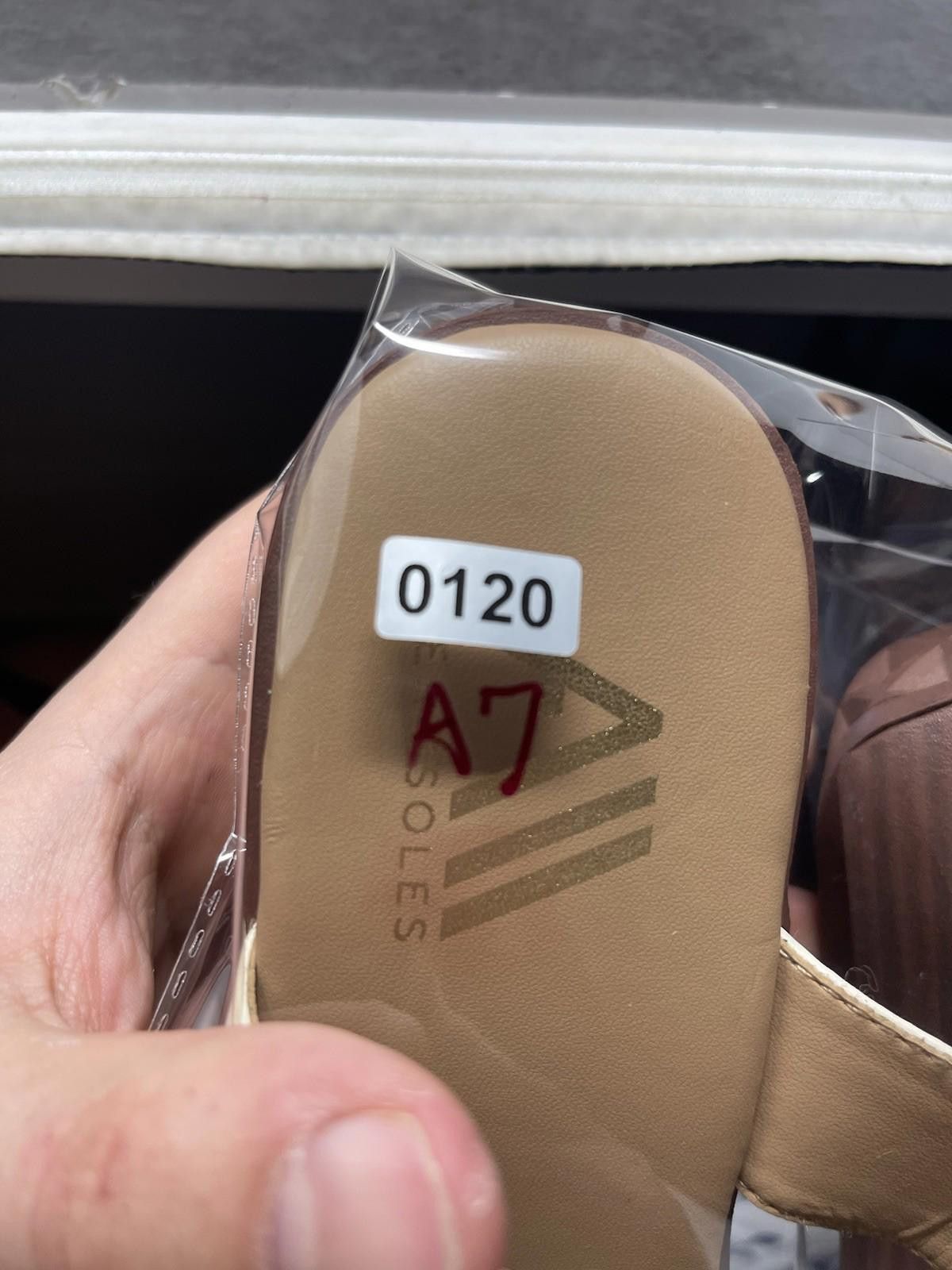Other Aerosoles Izola Sandals Womens Size 8 Strap Walking Size US 8 / IT 38 - 10 Thumbnail
