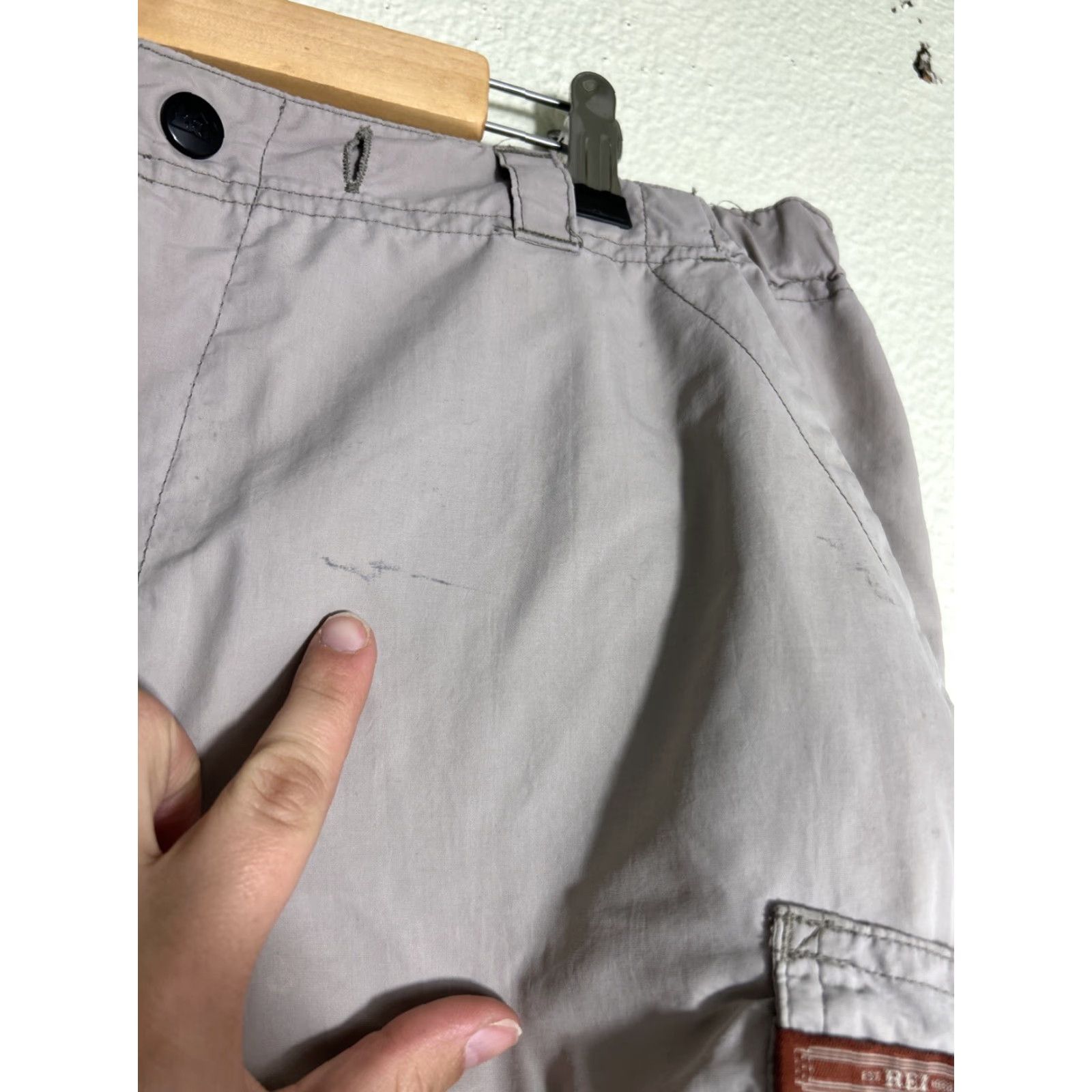 Vintage REI Womens Cargo Shorts Upf 50+ Beige Nylon 38x7 Size 16 Regular Size 38" / US 16 / IT 52 - 7 Thumbnail