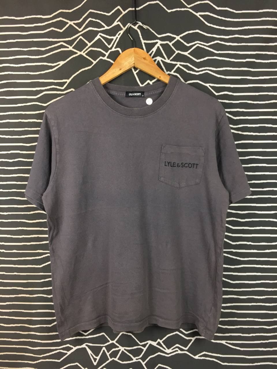 Lyle & Scott Lyle & Scott Faded Charcoal Embroidered Logo Pocket Tee Size US M / EU 48-50 / 2 - 1 Thumbnail