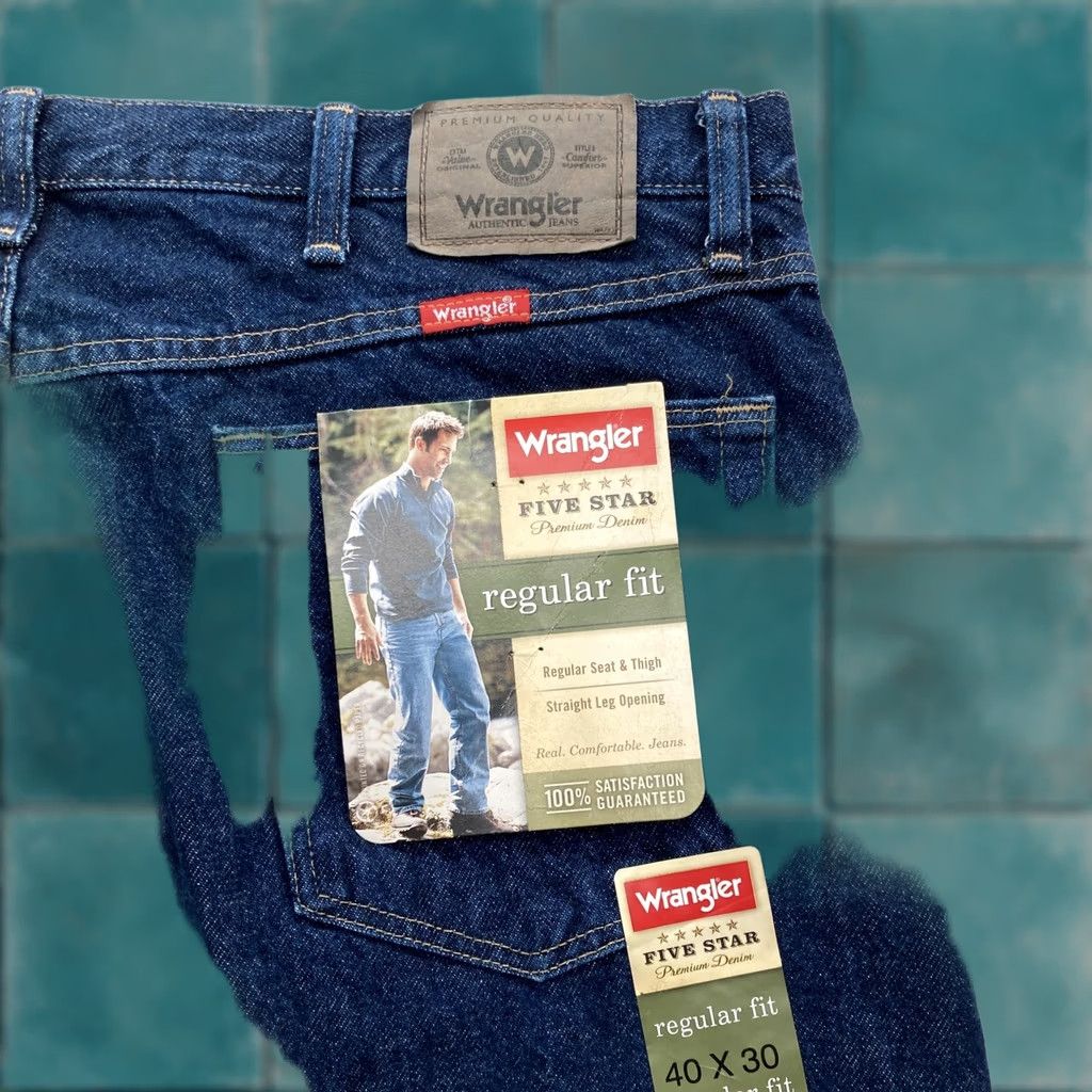 Wrangler Wrangler Jeans Mens 40x30 Five Star Regular Fit Straight Leg Denim Workwear Blue 5-Pocket Zip Fly Mens Jeans Regular Fit Size US 40 / EU 56 - 1 Thumbnail
