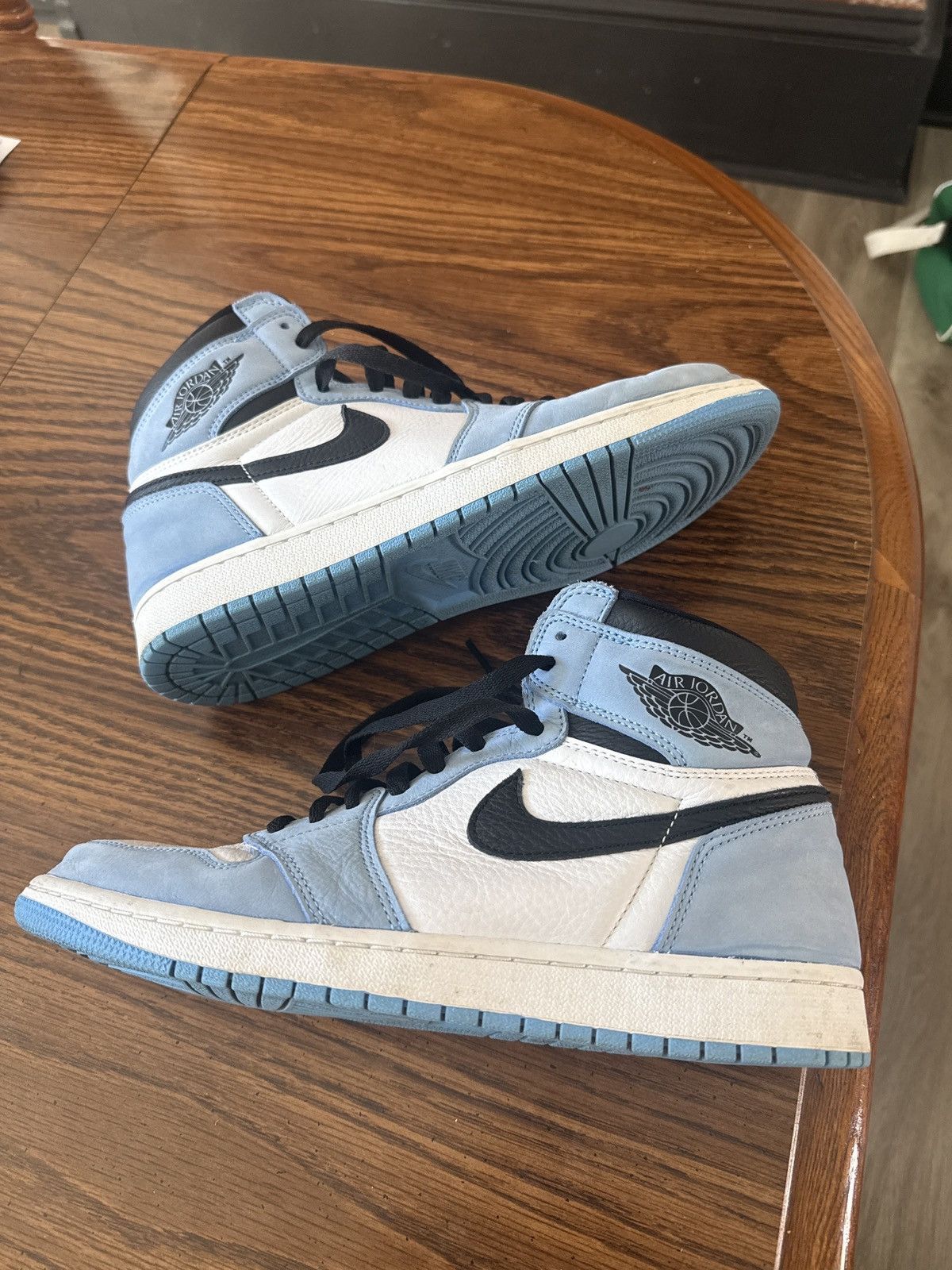 Jordan Brand Air Jordan 1 Retro High OG University Blue Size US 10.5 / EU 43-44 - 2 Thumbnail