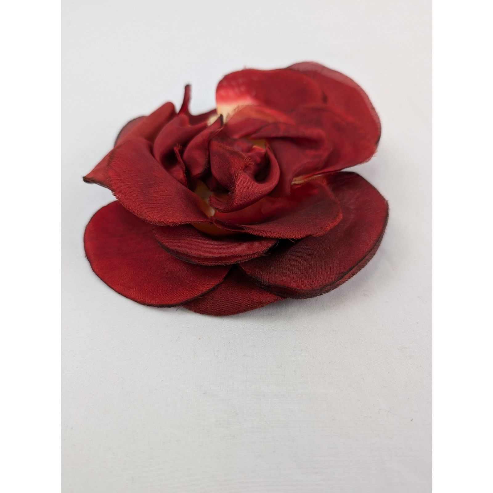 Saint Laurent Paris o1rshd1 Size: OS / Brooch in Beige/Red Size ONE SIZE - 7 Thumbnail