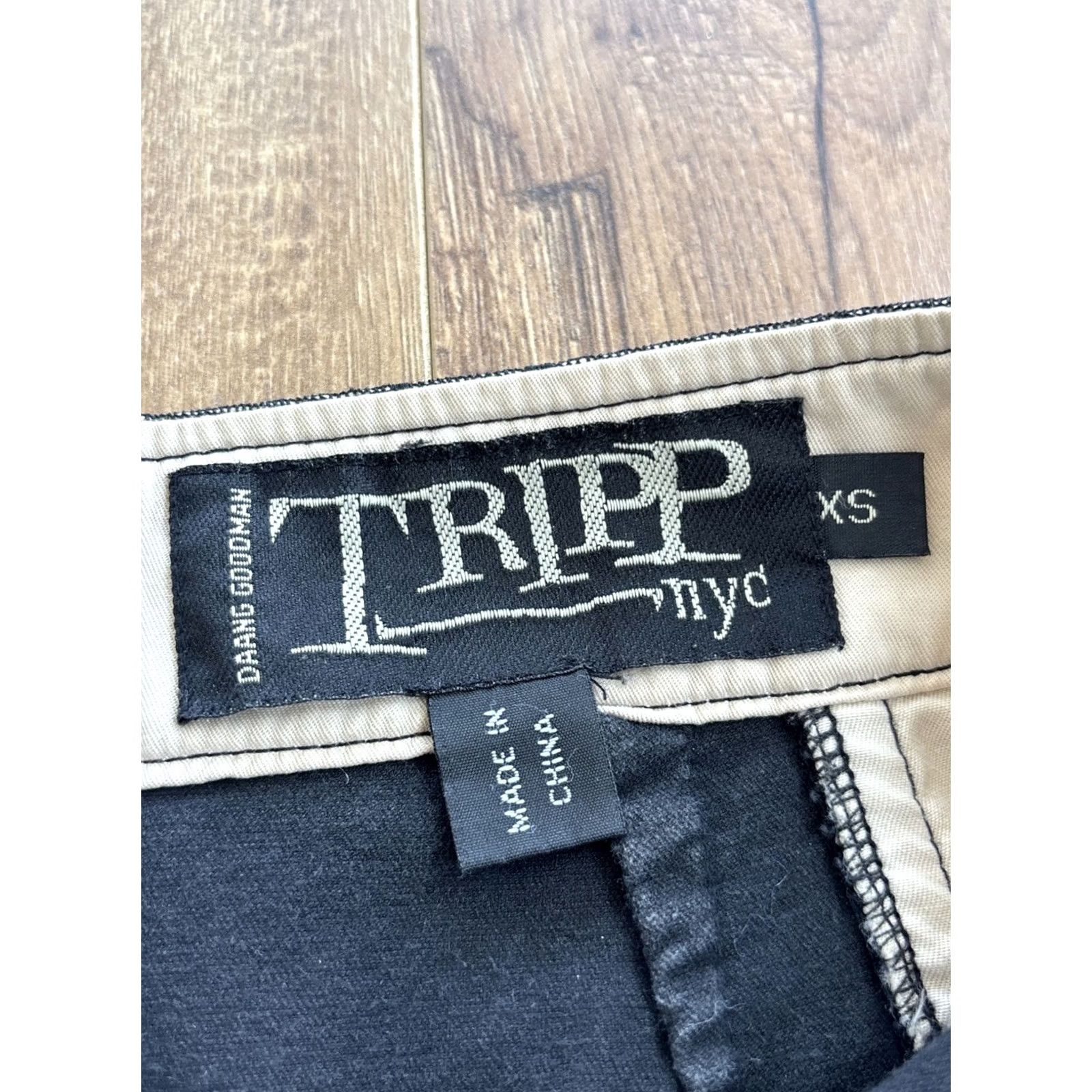 Tripp NYC VINTAGE TRIPP NYC Black Lace Velvet Pencil Skirt Womens XS Midi Velvet Bow 90s Gothic Grunge Punk Halloween Cardio? Size 26" / US 2 / IT 38 - 2 Thumbnail