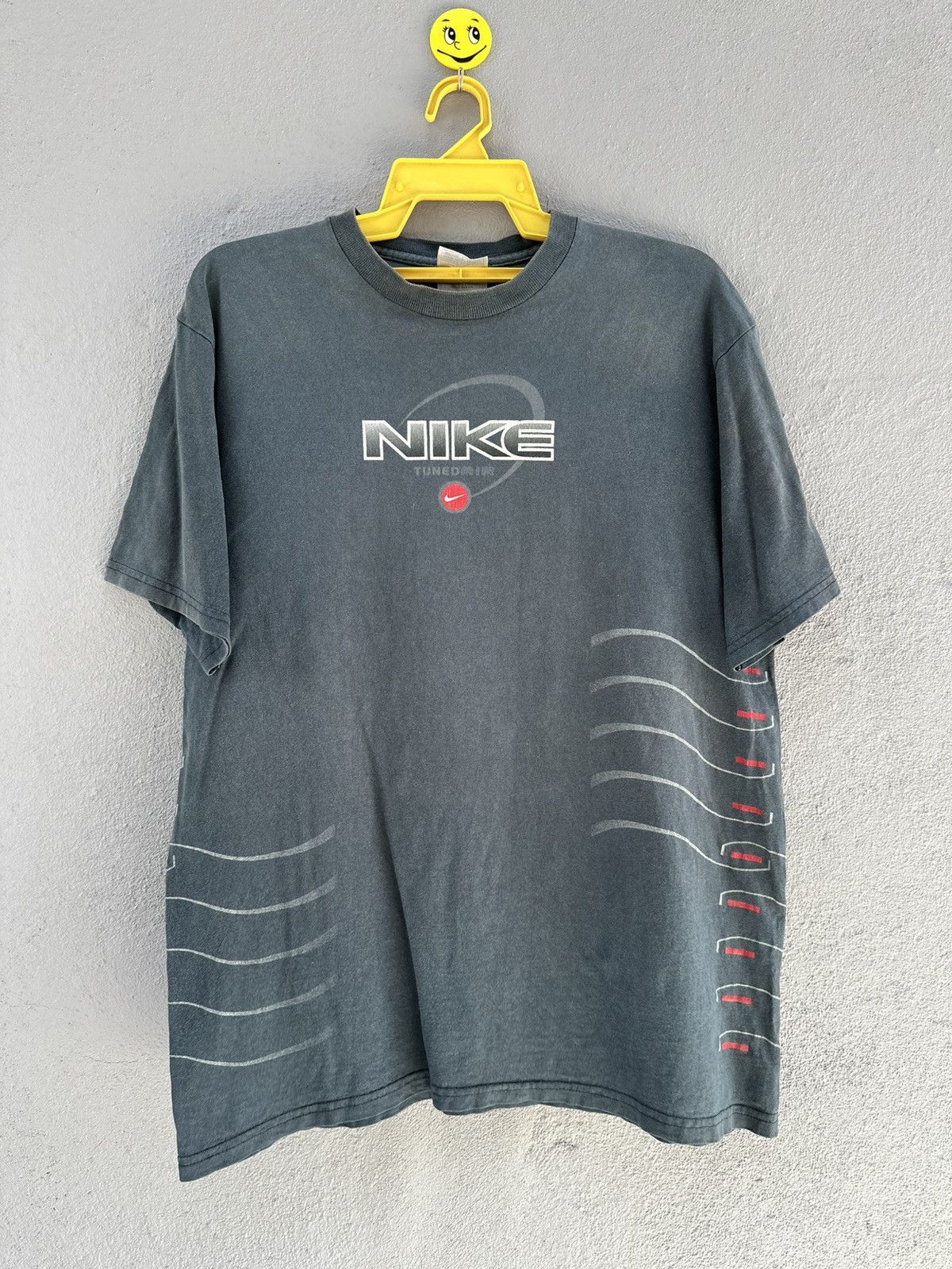 Nike Thrashed Vintage Nike Tuned Air Sportwear Sun Faded Usa Tee Size US M / EU 48-50 / 2 - 1 Thumbnail
