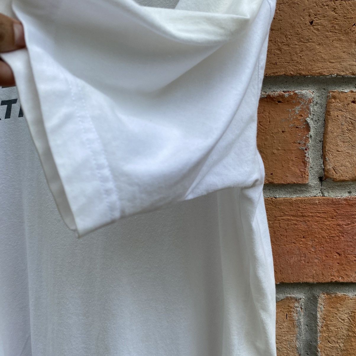 DKNY DKNY White Crewneck Tee with Grey Logo Size US L / EU 52-54 / 3 - 13 Thumbnail